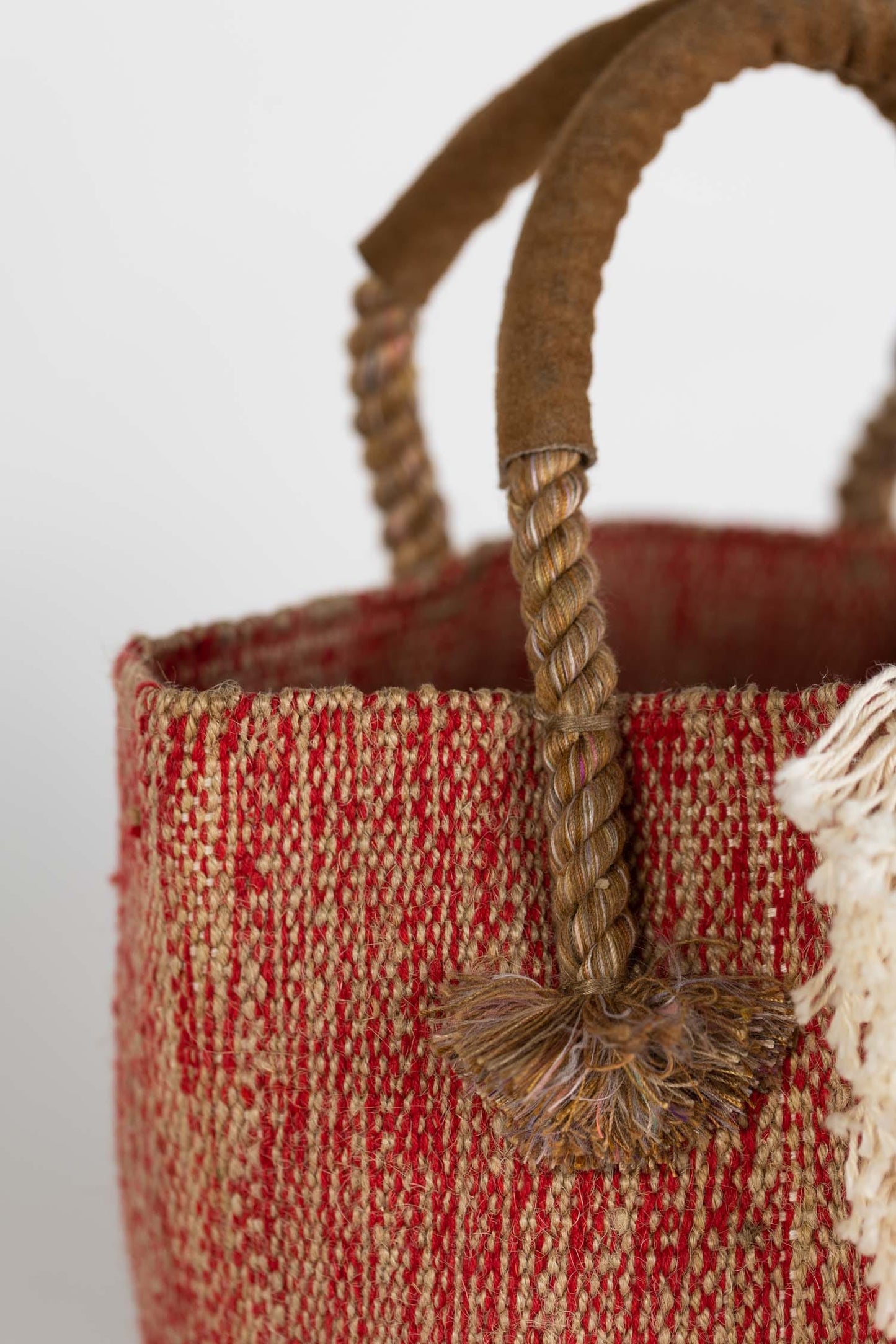 Bag tote w/fringe cttn/jute/lthr 8Dx8.5H tan/red
