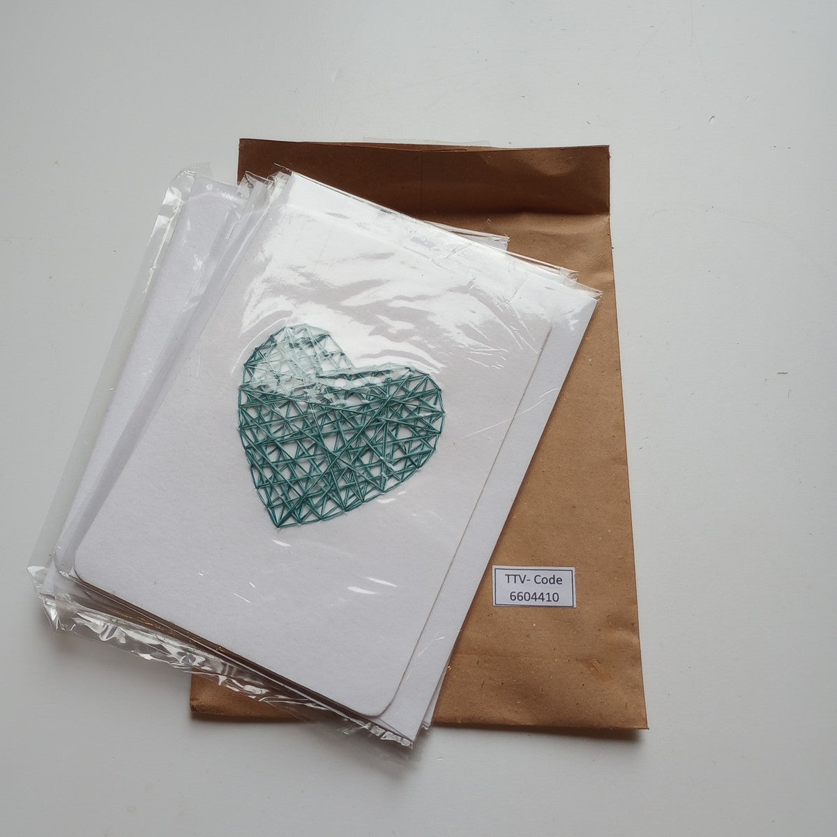 Card string heart M/3 paper 4.25x6 teal/white