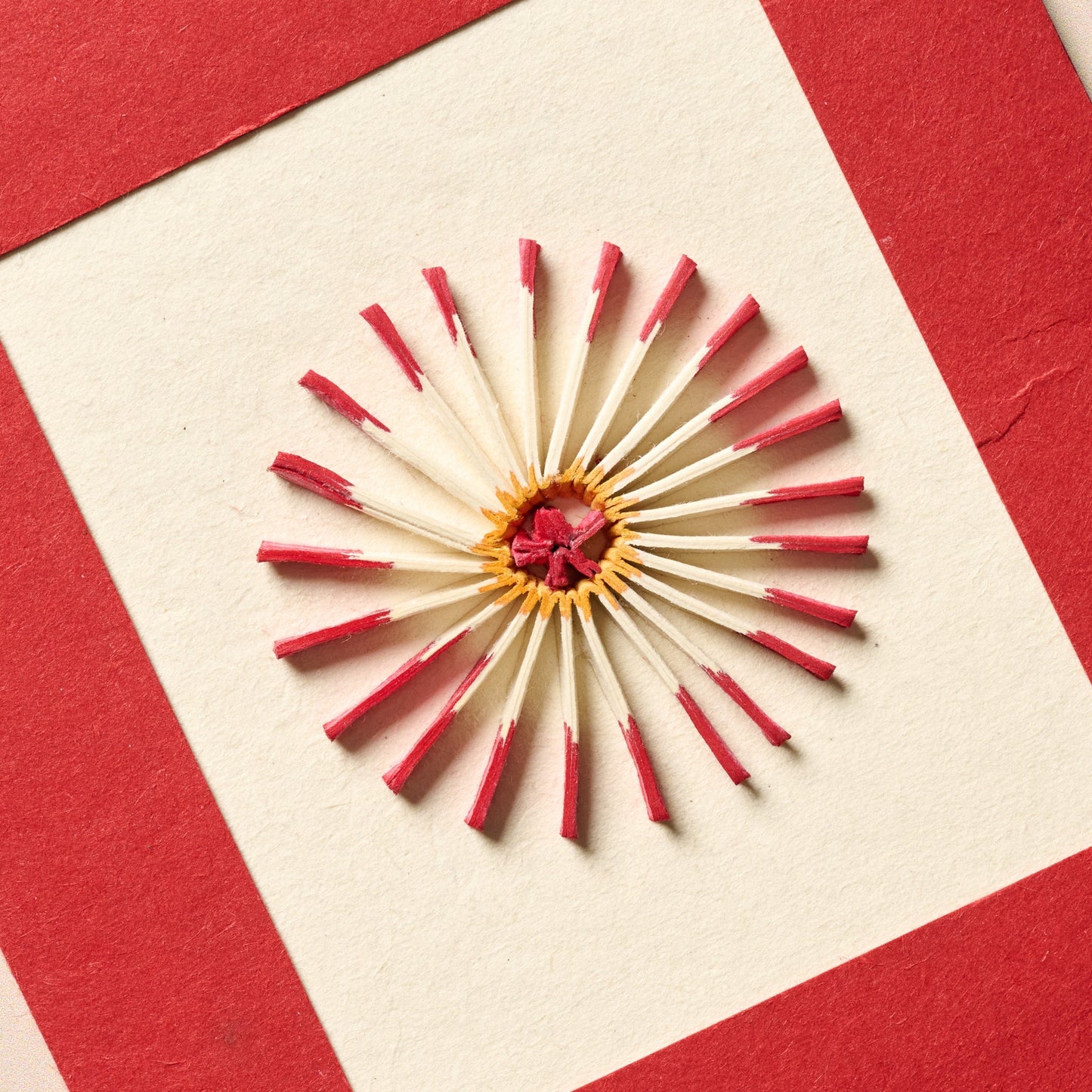 Card sunburst M/3 paper 4.5x6 red/cream