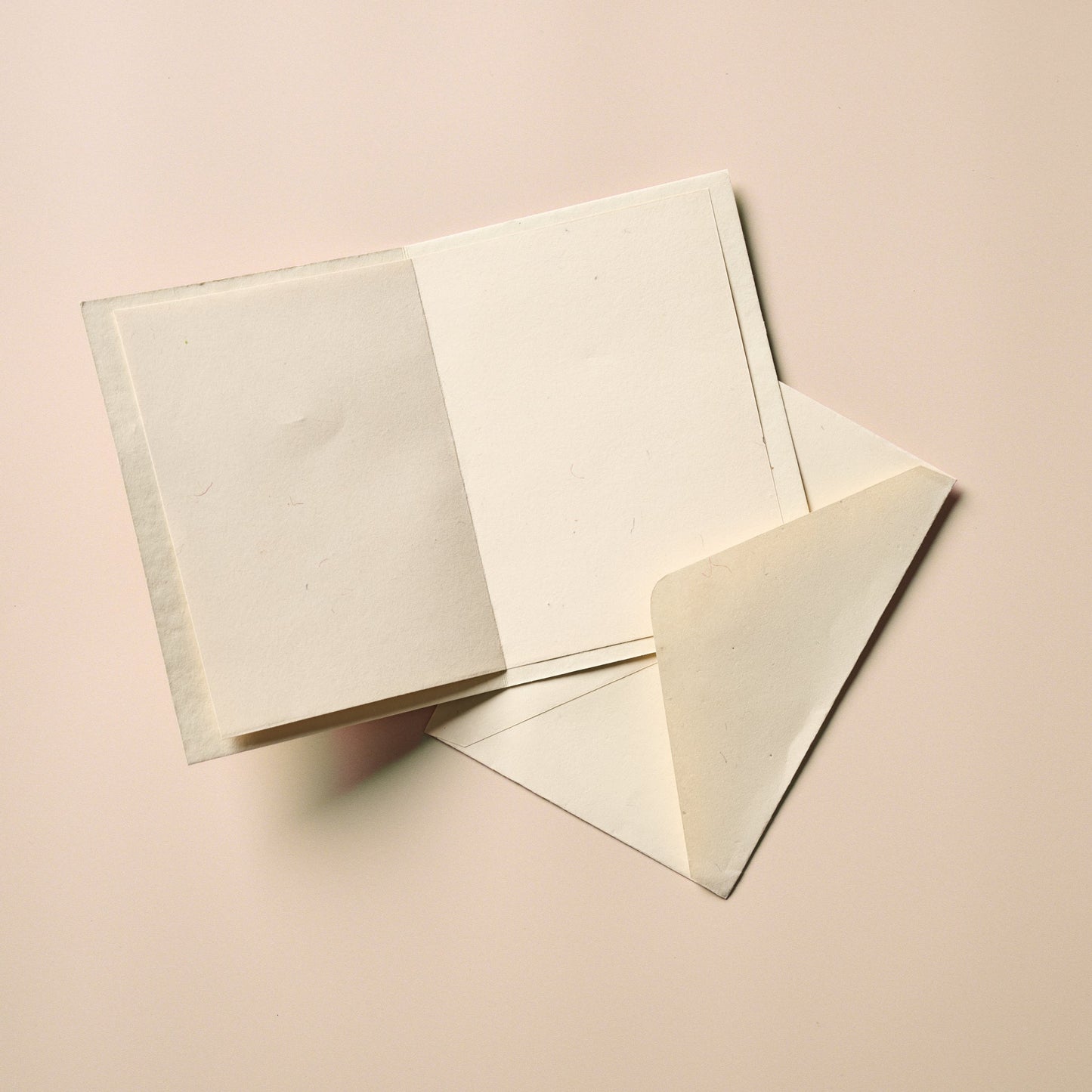 Card heart w/bow M/3 ppr/sari 4.25x6 cream/asst