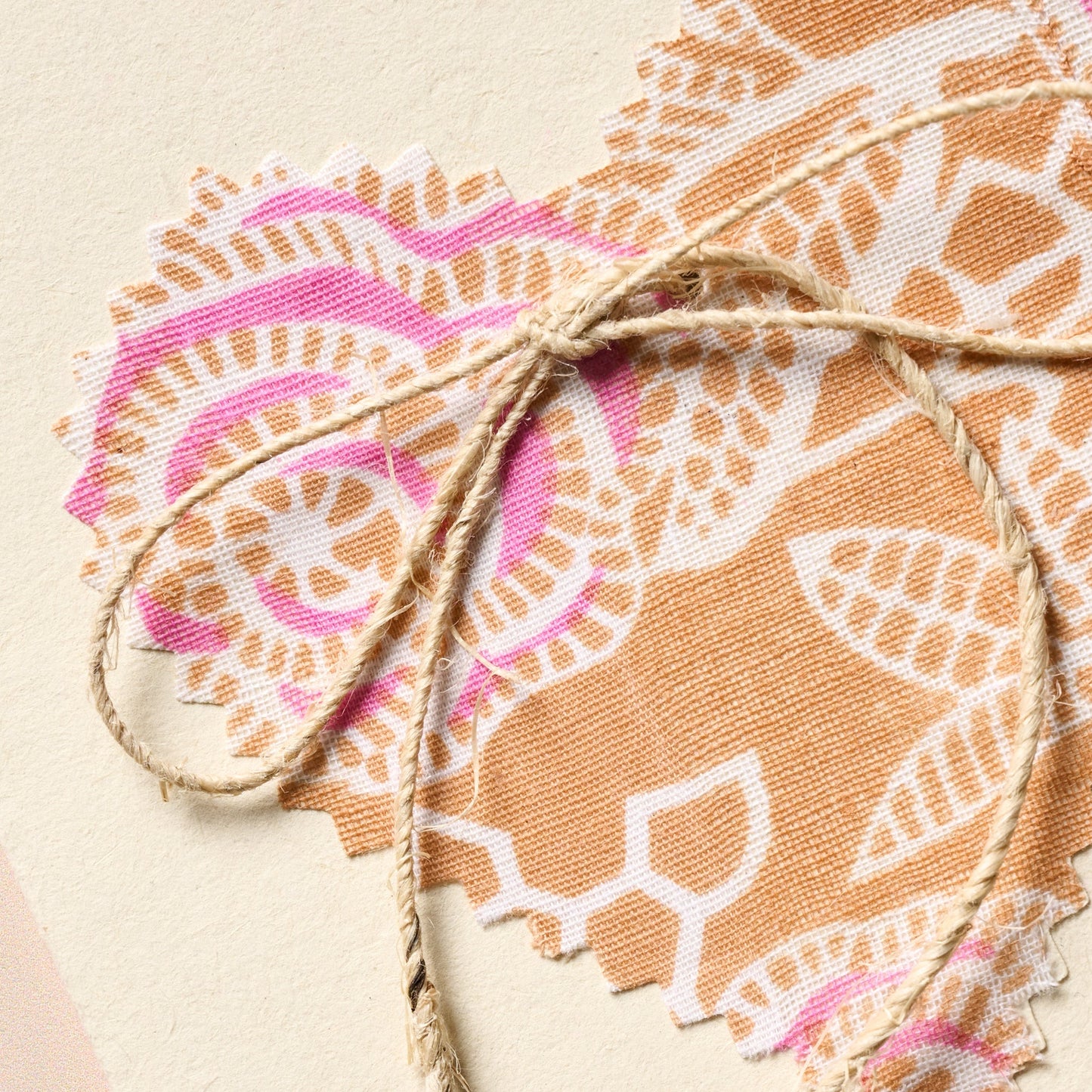 Card heart w/bow M/3 ppr/sari 4.25x6 cream/asst