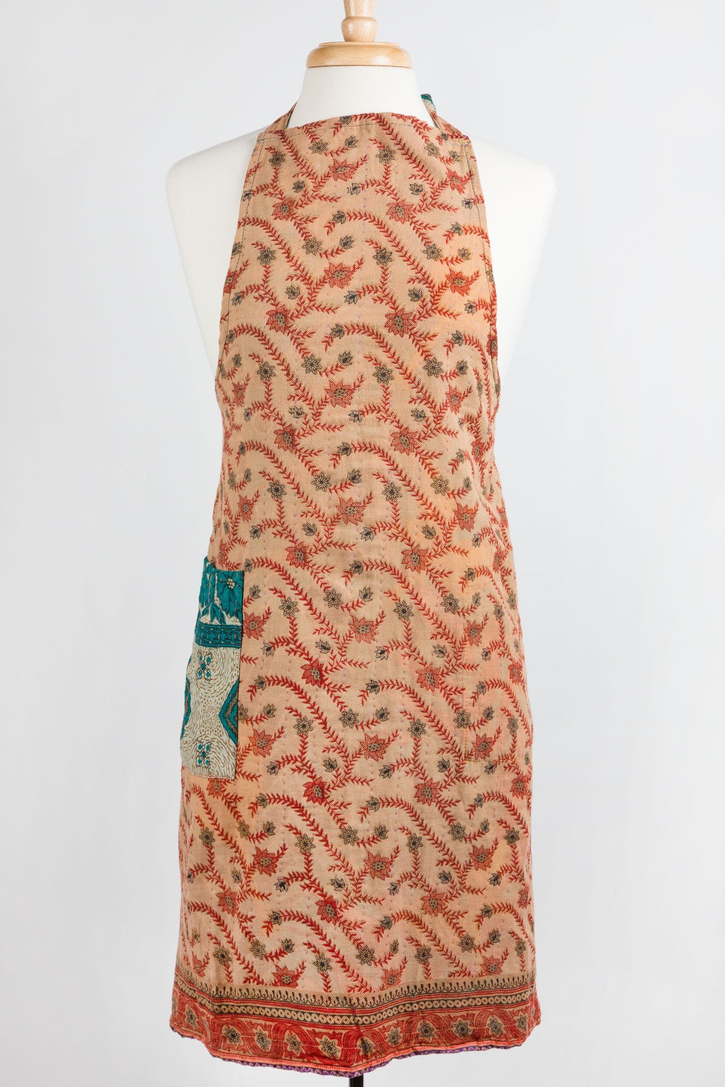Apron reversible w/pockets asst sari 36L