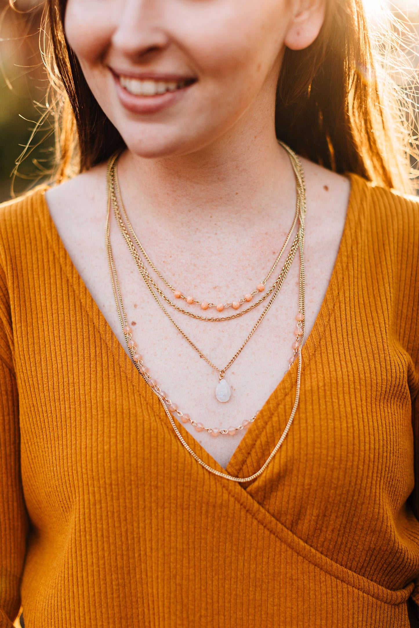 Necklace 5 strand beads/chain 18L gold/peach/white