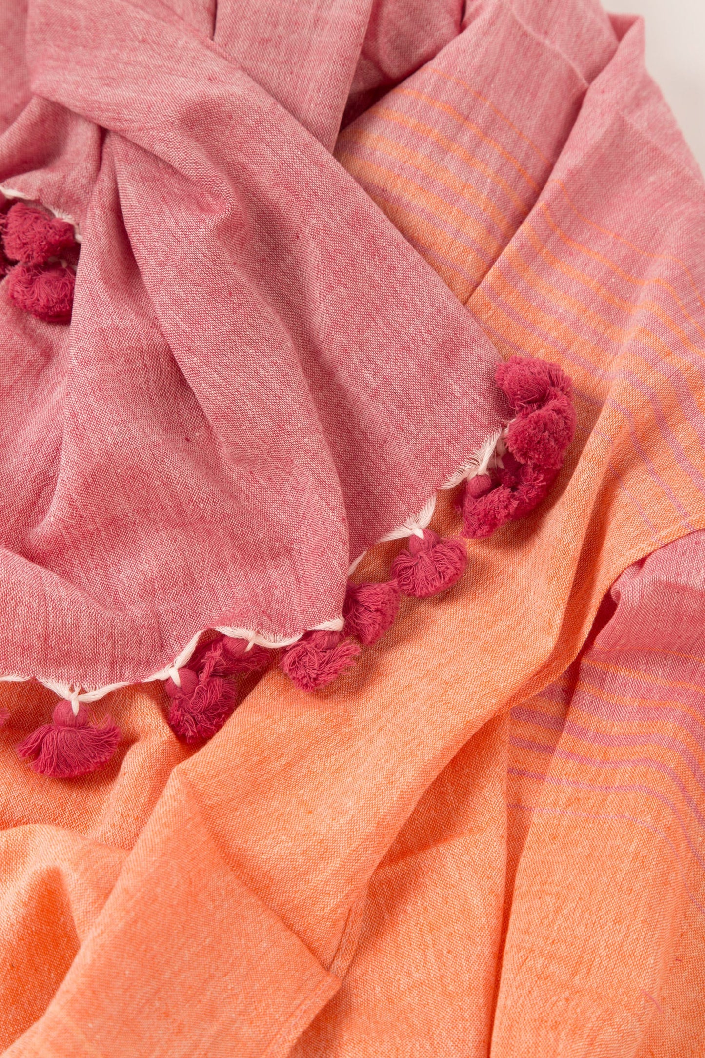Scarf w/pompoms cttn 80L orange/red/rose