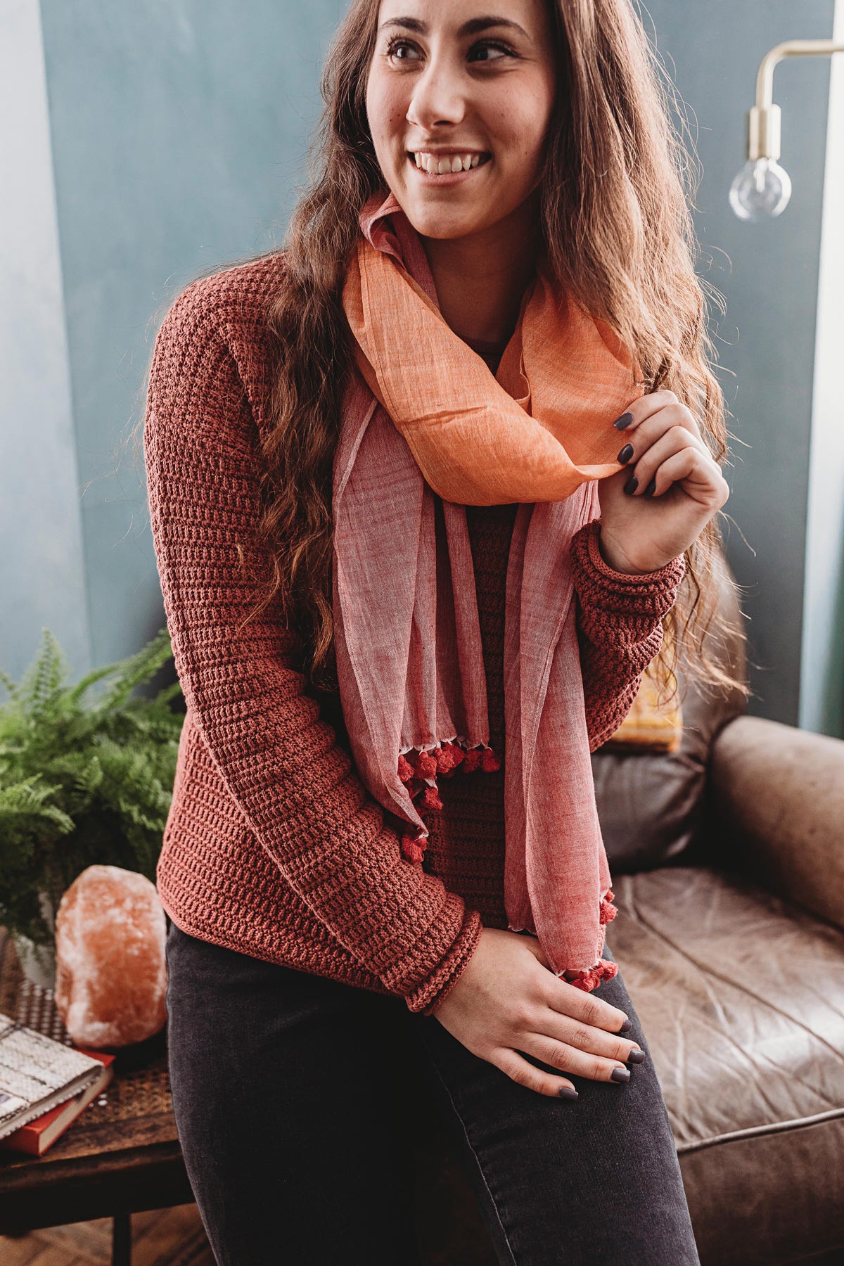 Scarf w/pompoms cttn 80L orange/red/rose