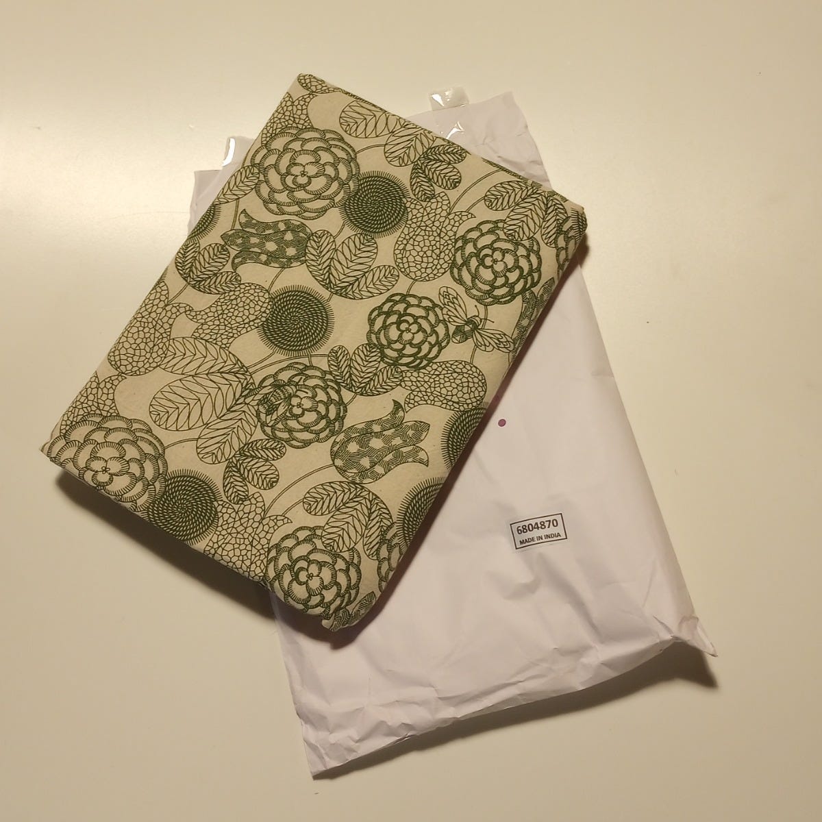 Tablecloth bountiful bee/flower cttn 90x60 crm/grn