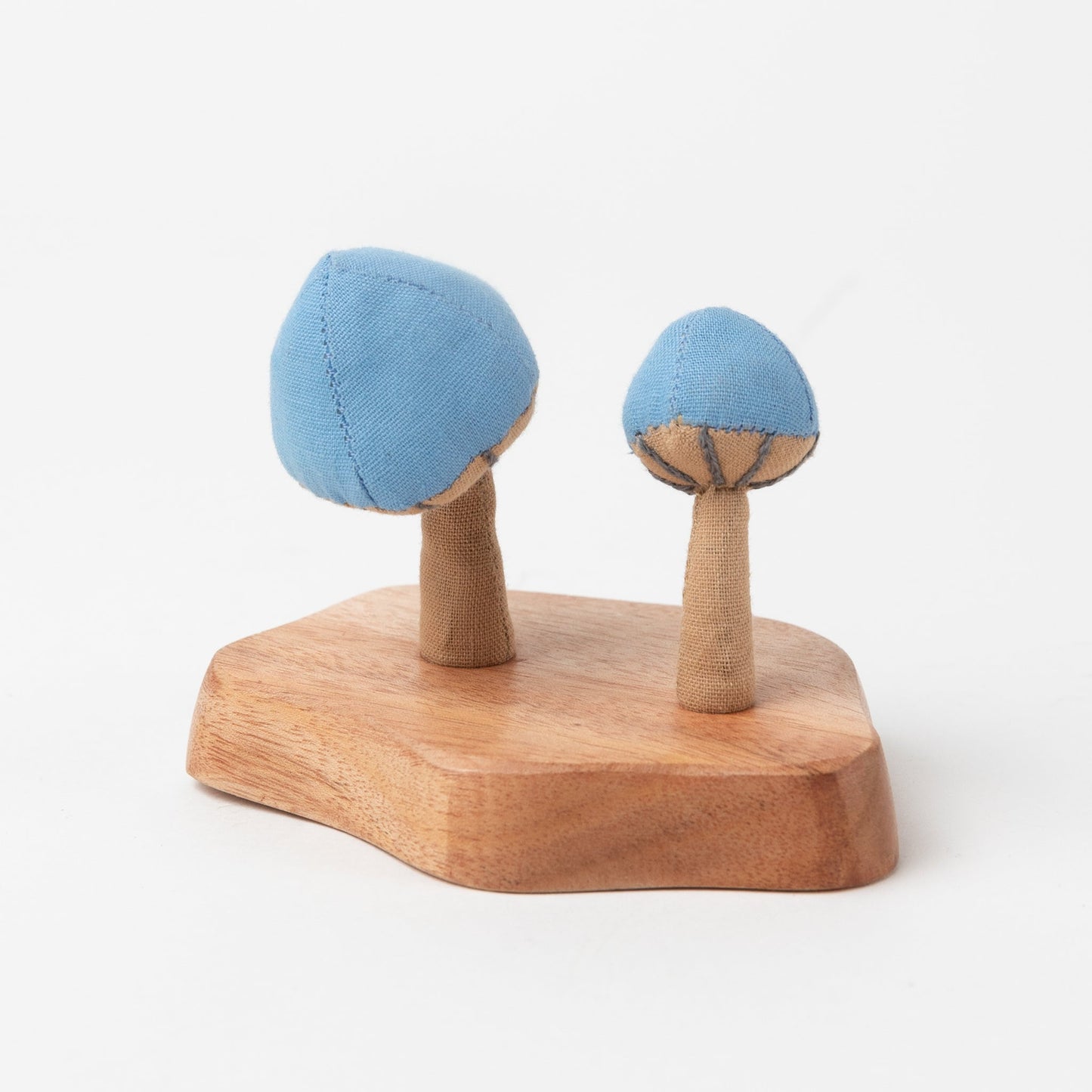 Mushrooms on stand M/2 cttn/wood 3.5Dx3H blu/brn