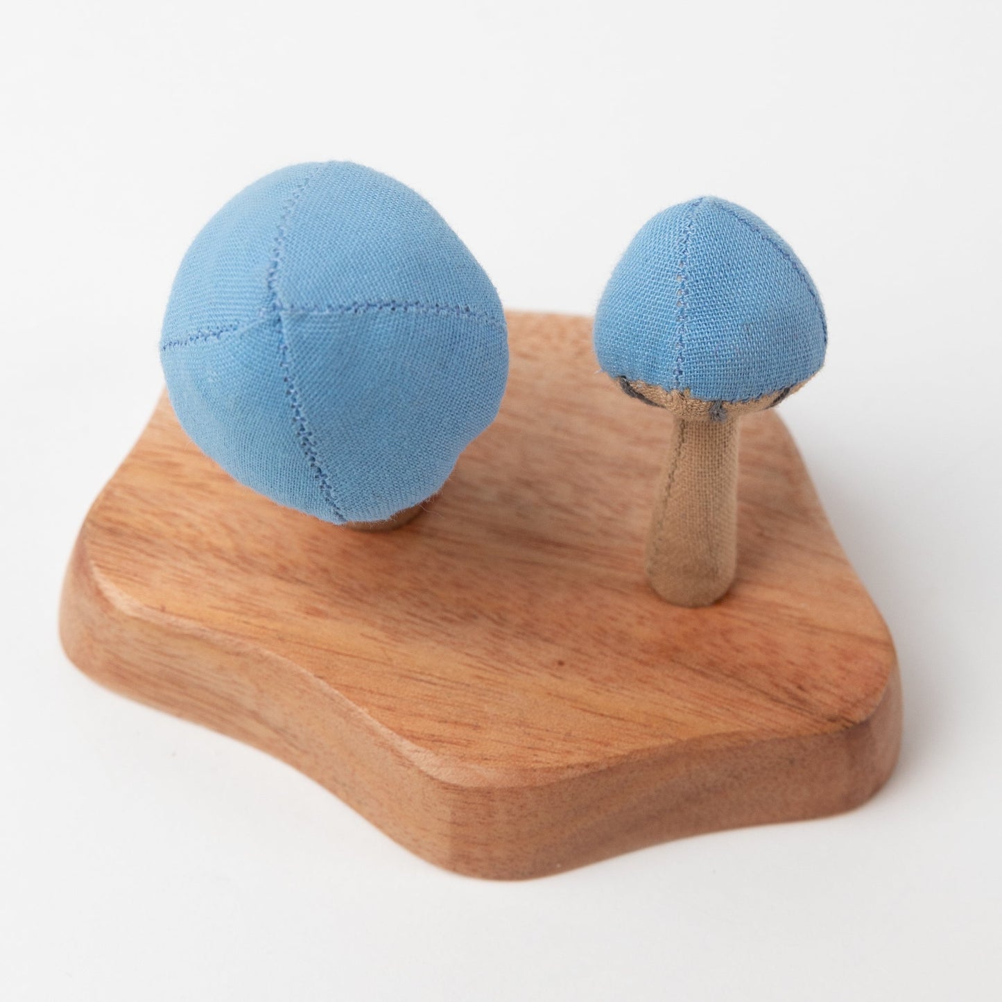 Mushrooms on stand M/2 cttn/wood 3.5Dx3H blu/brn