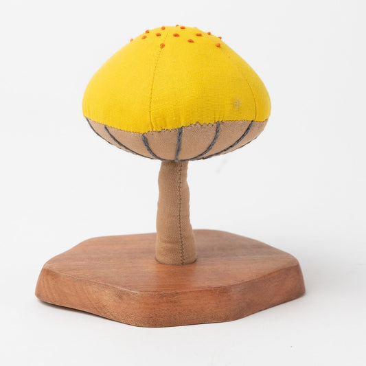 Mushroom on stand M/2 cttn/wood 3.5Dx4.5H ryel/brn