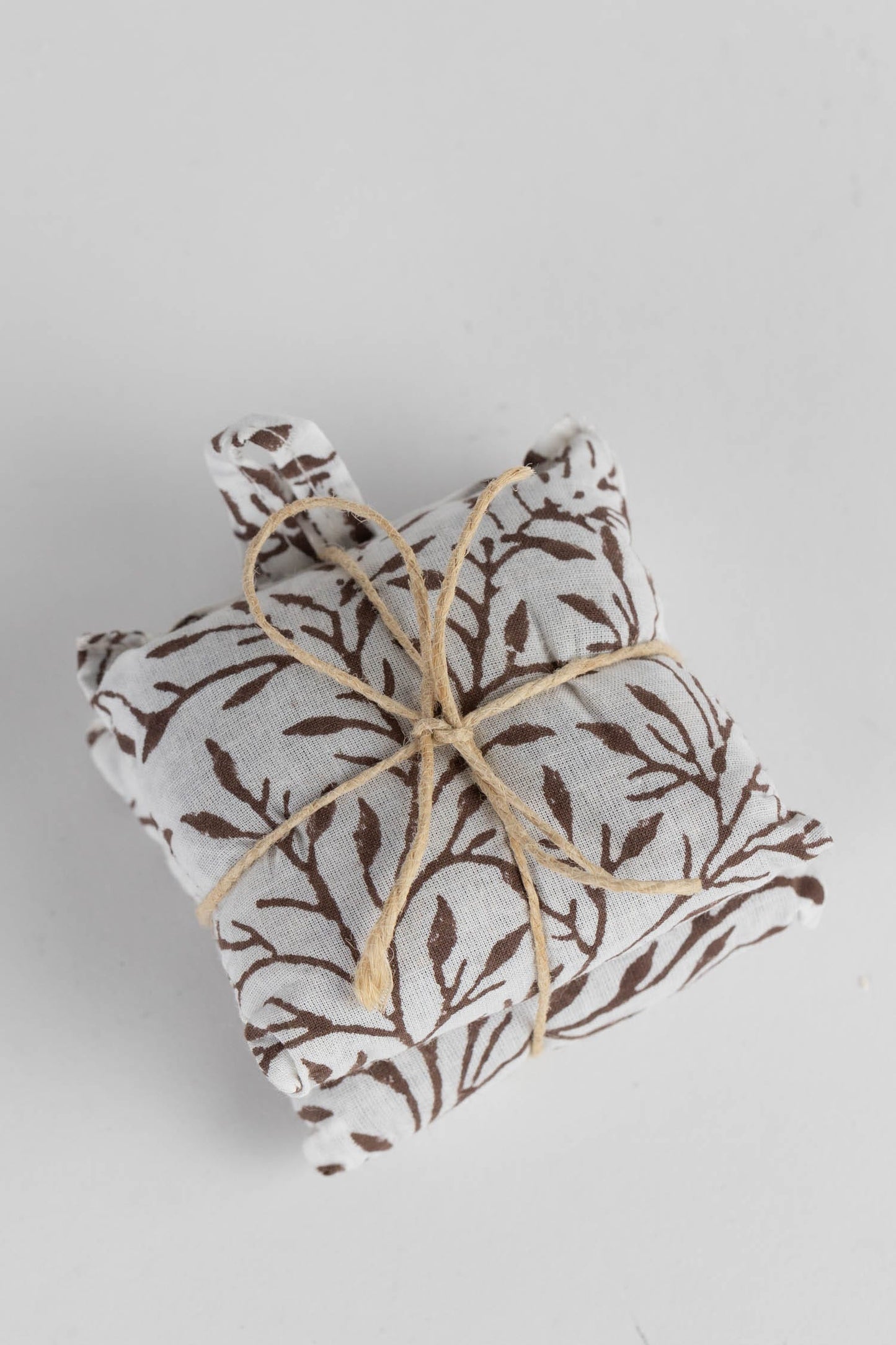 Sachets set/2 M/2 lavendar/rice/cotton 3sq wht/brn