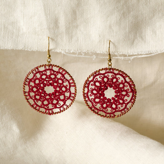 Earrings tatted circle iron/br/cttn 1.75D red/gld