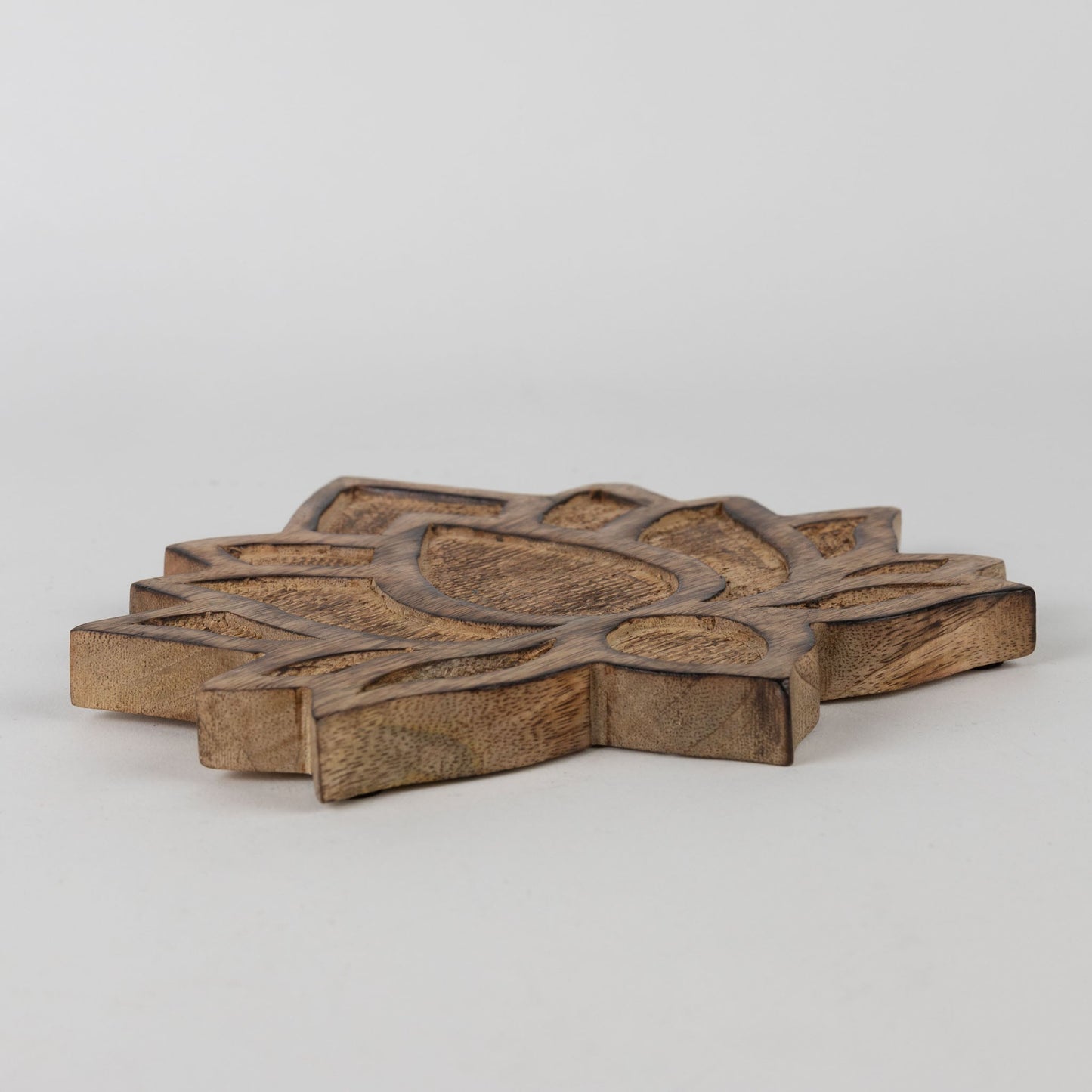 Trivet lotus blossom wood 8Dx.75H nat