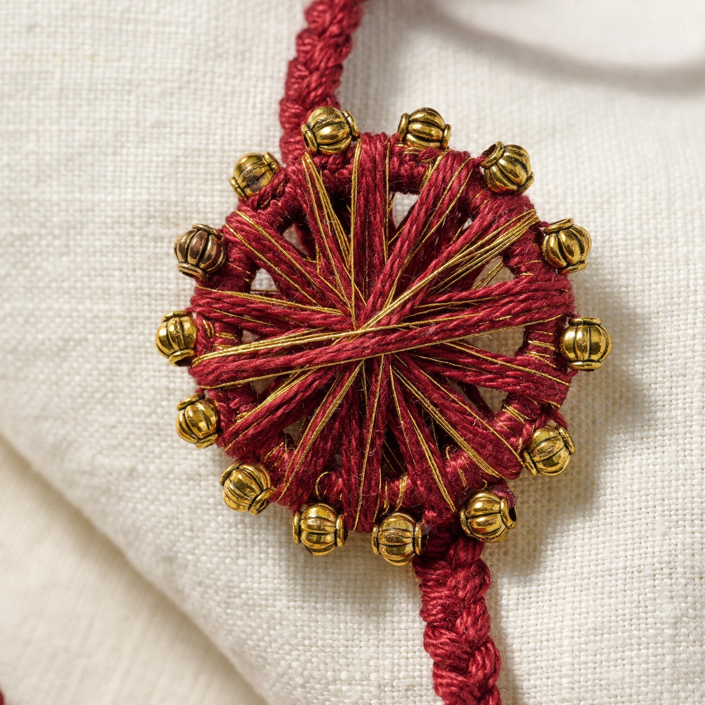 Bracelet tie thread wrapped cttn/mtl 17L red/gold
