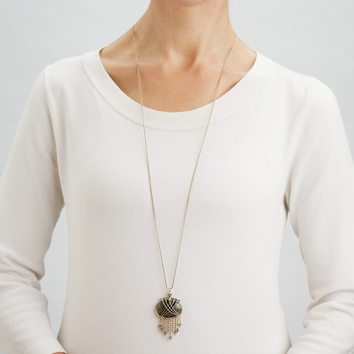 Necklace wrap stone pend w/dngl 34L gld/gry