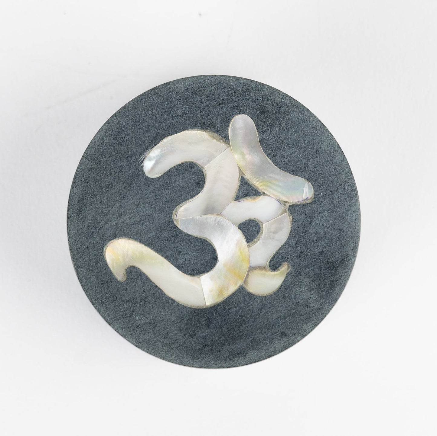 Box OM symbol stone/MOP 3Dx1.25H gray/cream