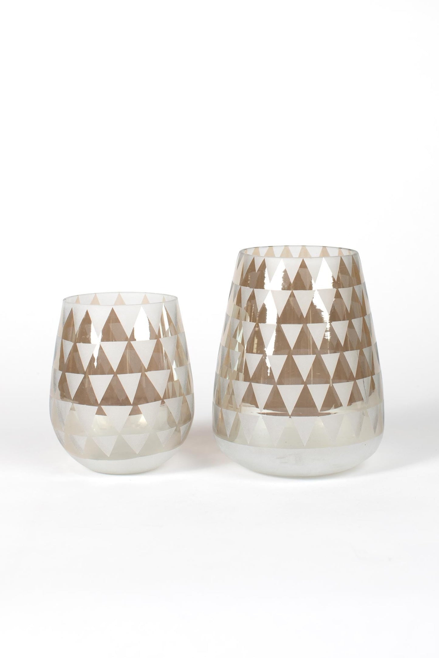 Candleholder triangles etched glass 4Dx5H gray