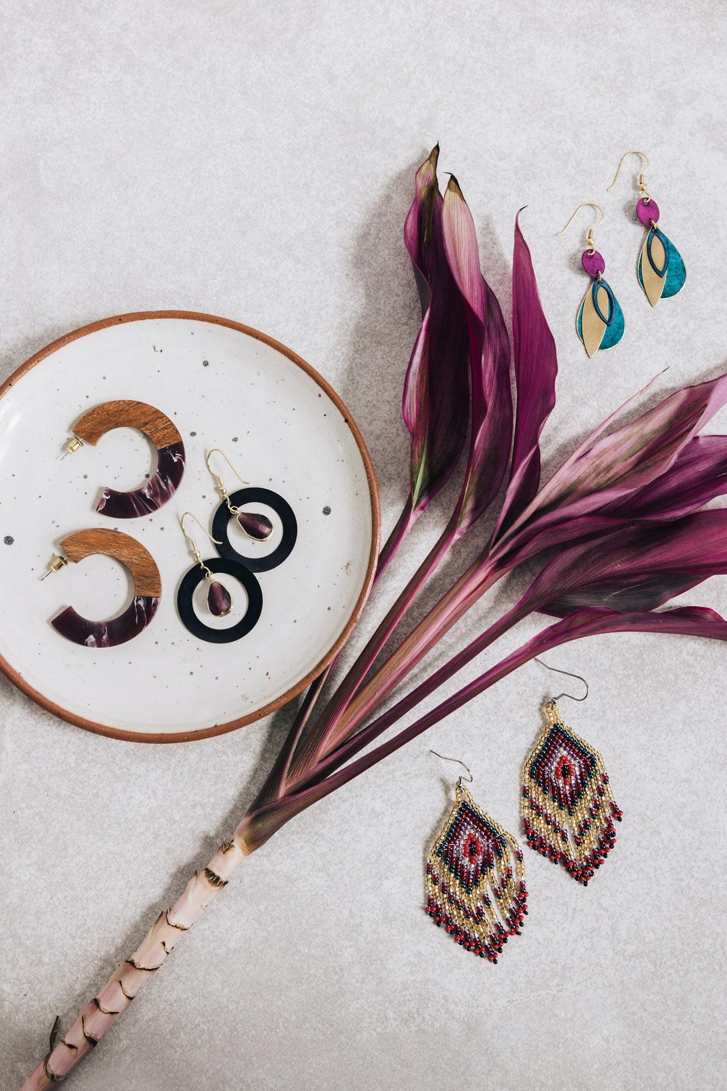 Earrings layered ovals metal 2.5L teal/gld/fuchsia