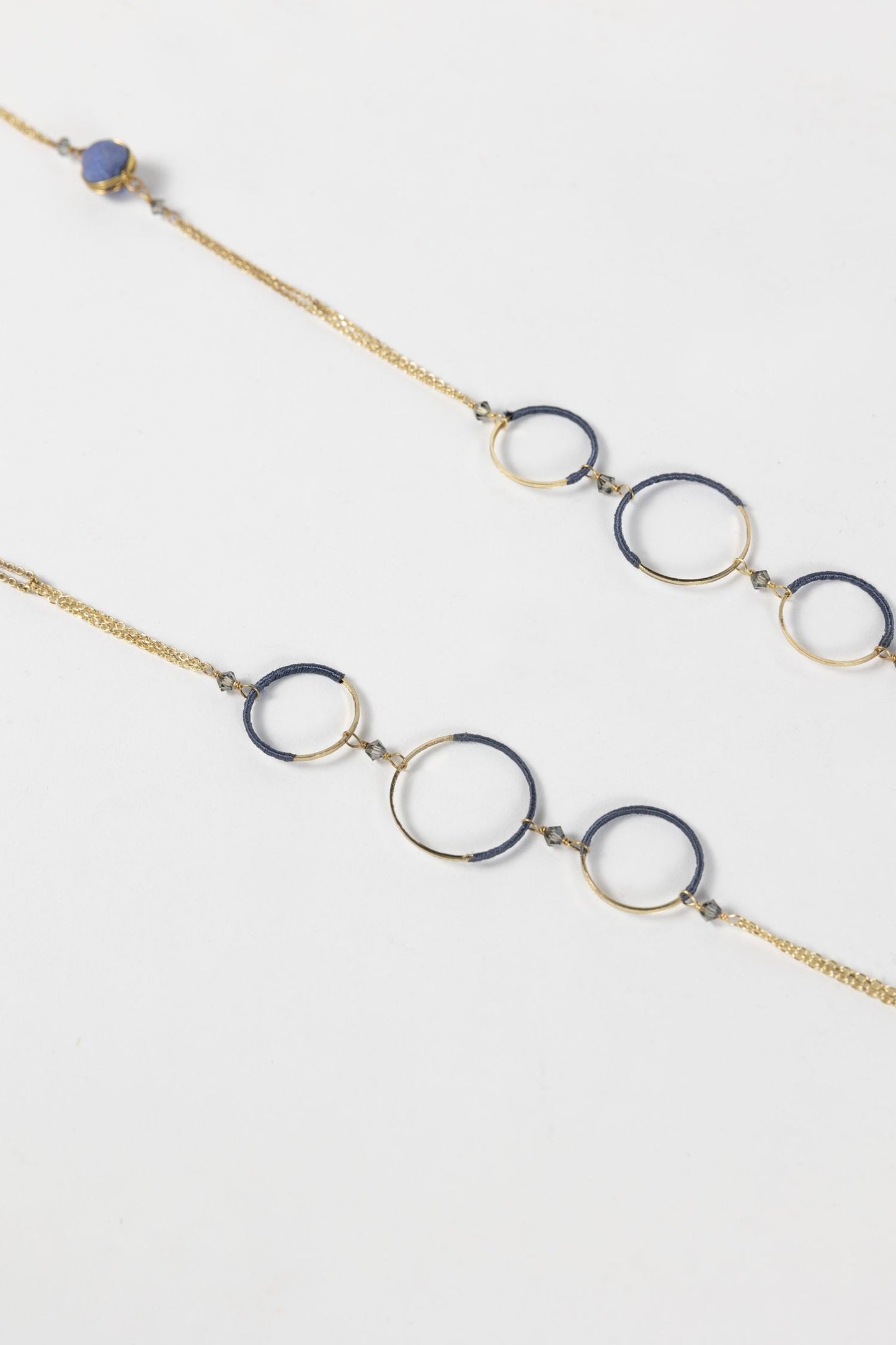 Necklace thread wrap crcls/bds fn chn 47L gld/blu