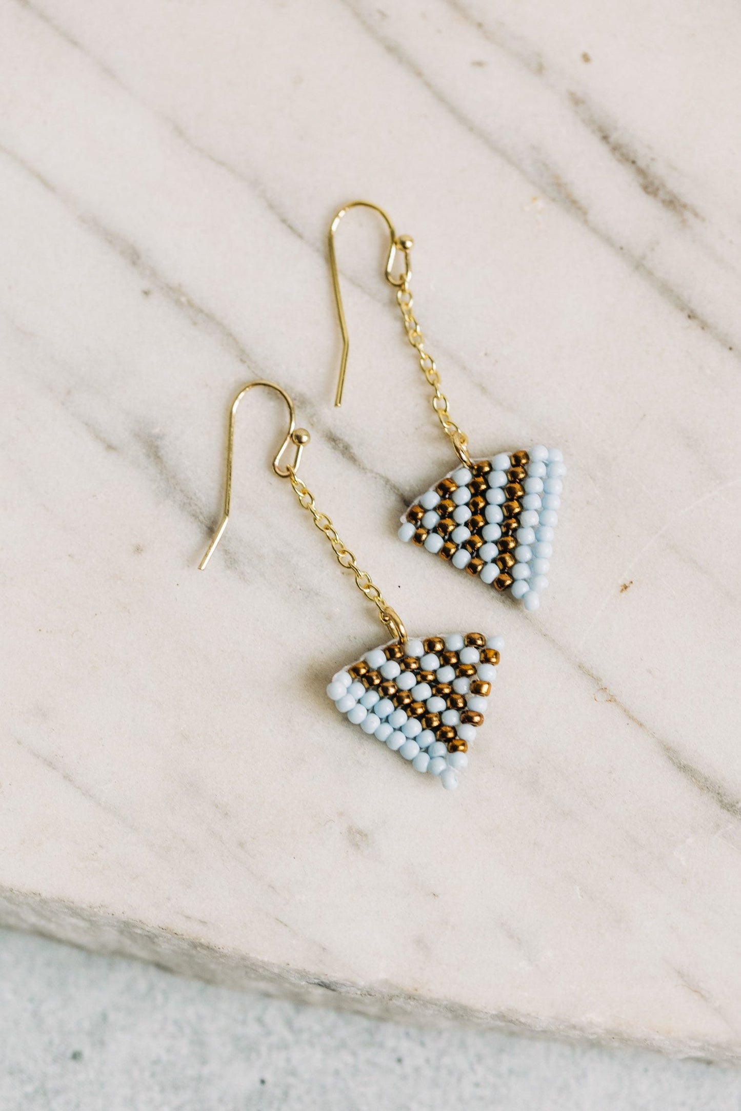Earring drop art deco trngl glass/mtl 2L blu/gld