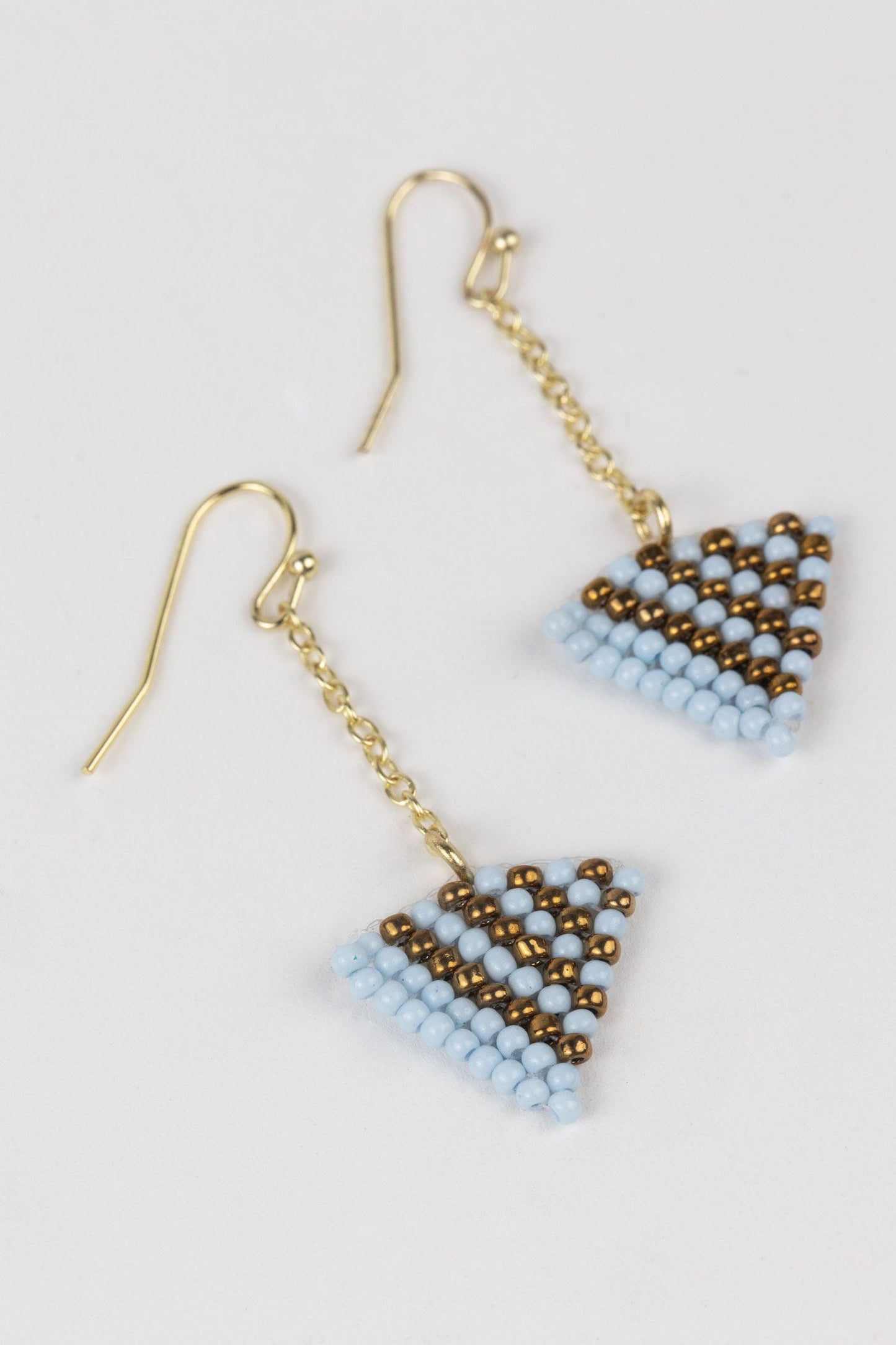 Earring drop art deco trngl glass/mtl 2L blu/gld