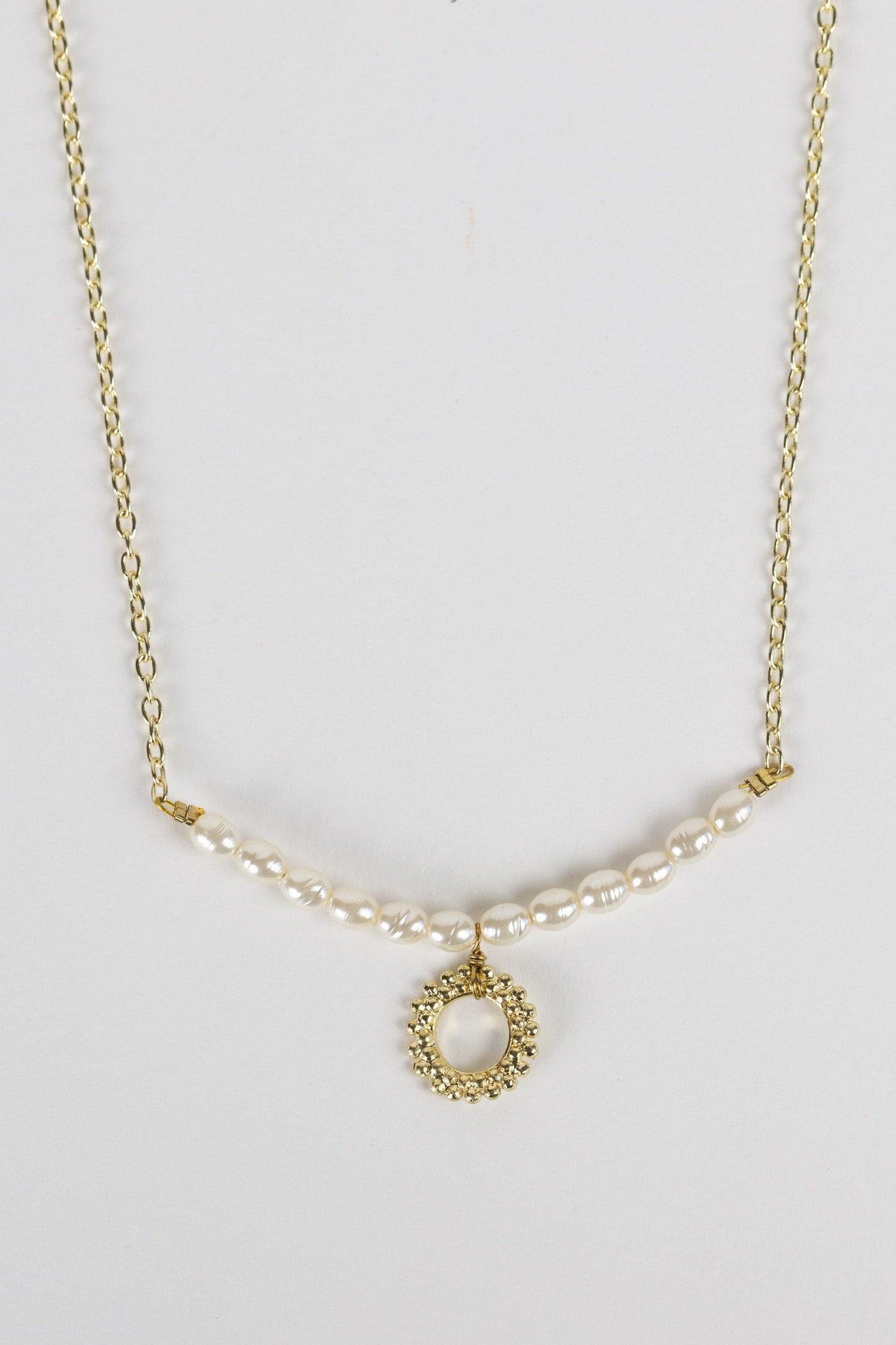 Necklace charm and pearl brass/pearl 22L gld/wht