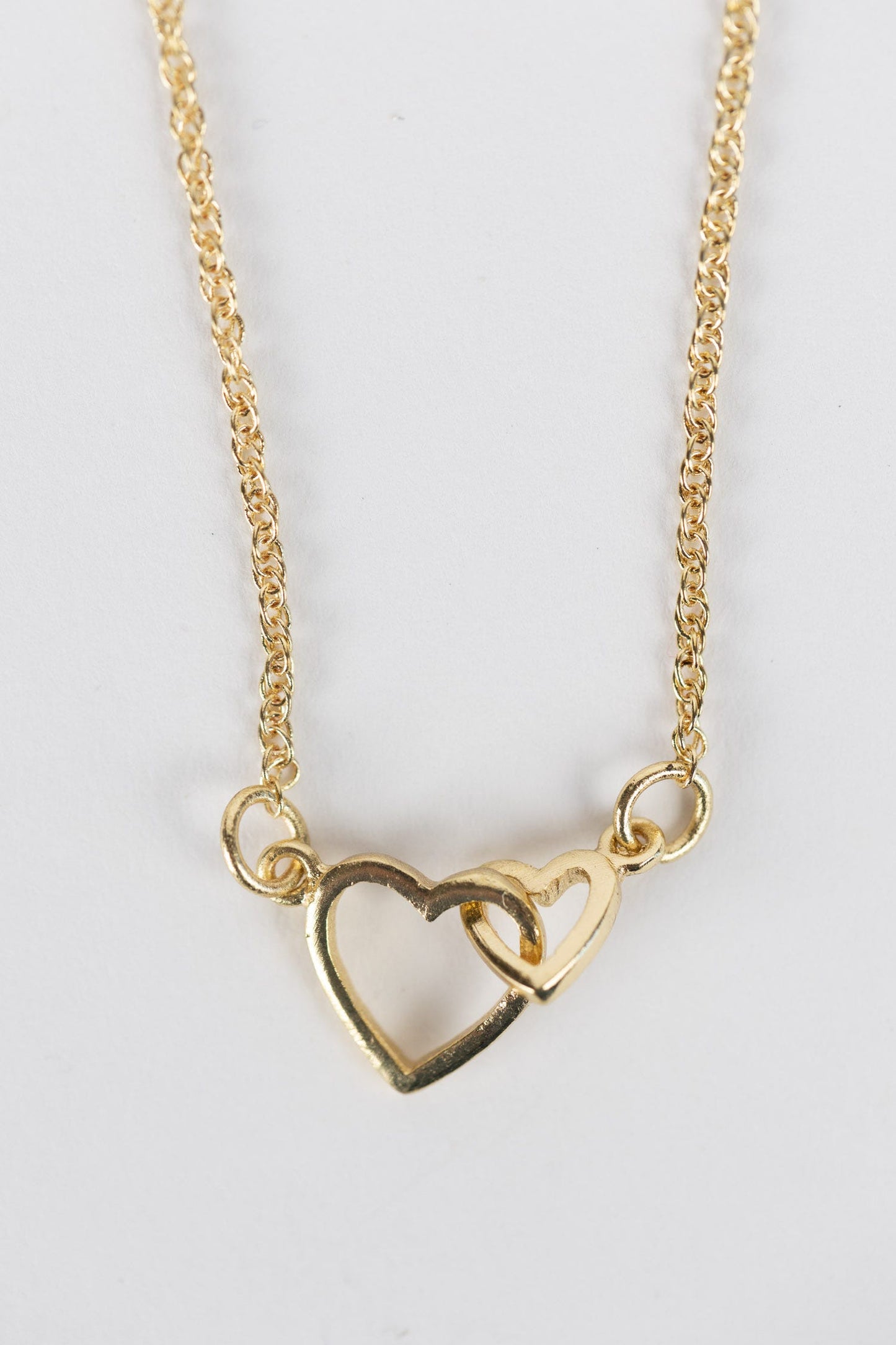 Necklace linked hearts fine chain brass 19L gold