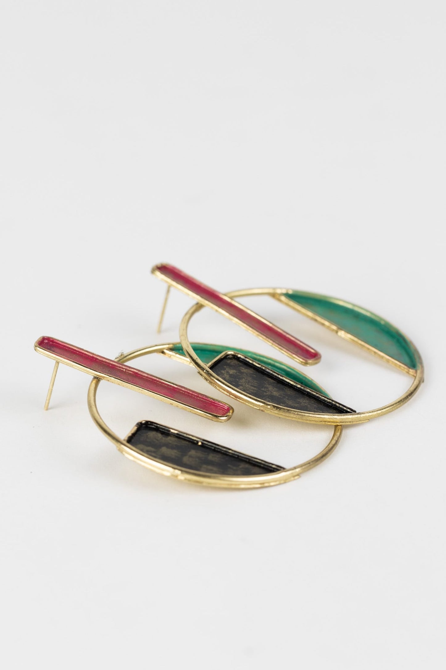 Earrings post 3 color patina 2.25L gld/blk/grn/red