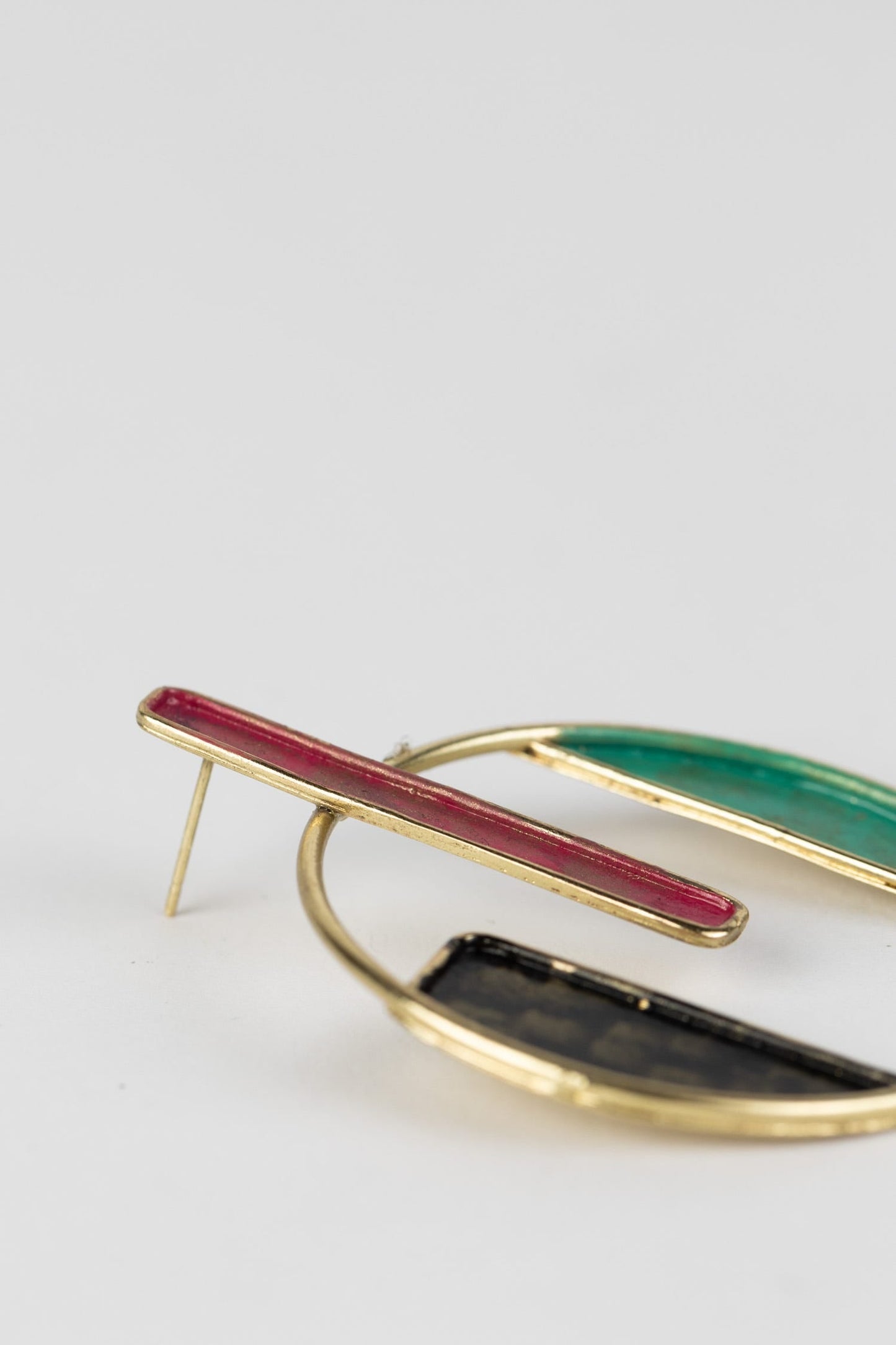 Earrings post 3 color patina 2.25L gld/blk/grn/red