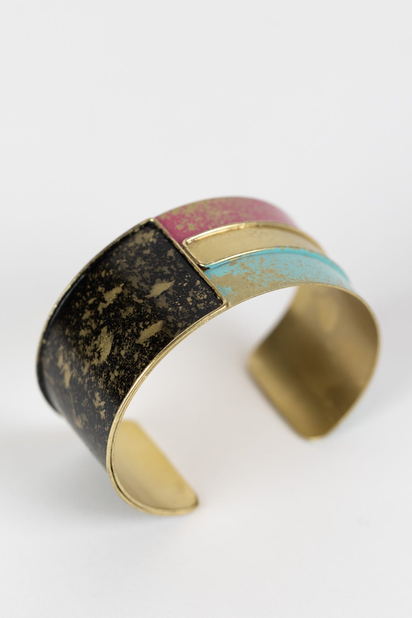 Bracelet cuff 3 color patina 1.25W gld/blk/grn/red