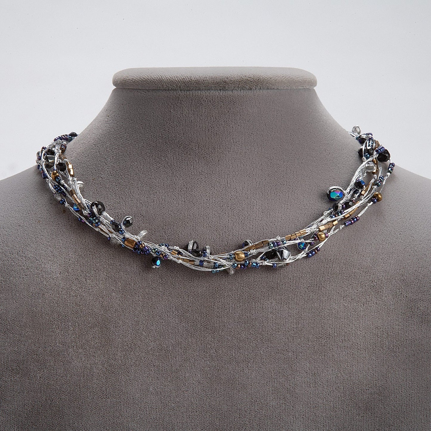 Necklace mltistrnd thread/bead irdscnt blac/silver