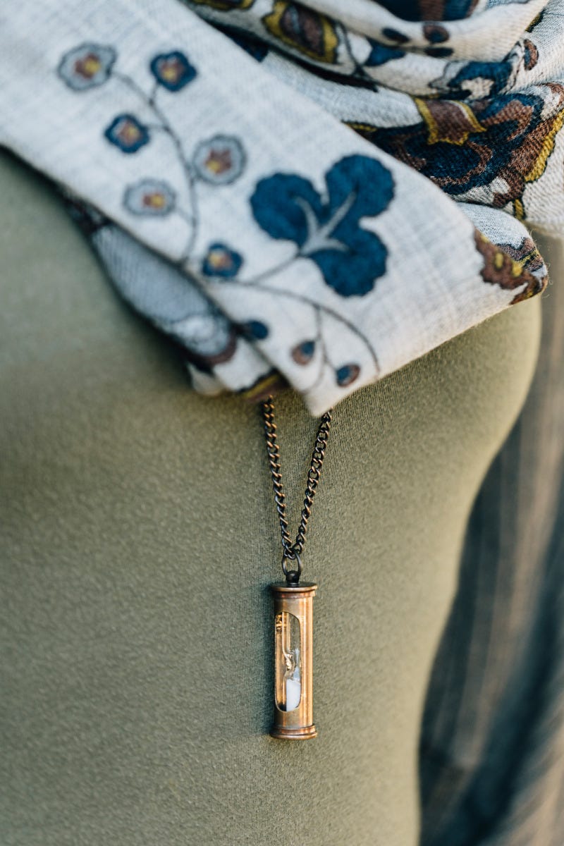 Necklace mini hourglass on chain 2Hx32L br color