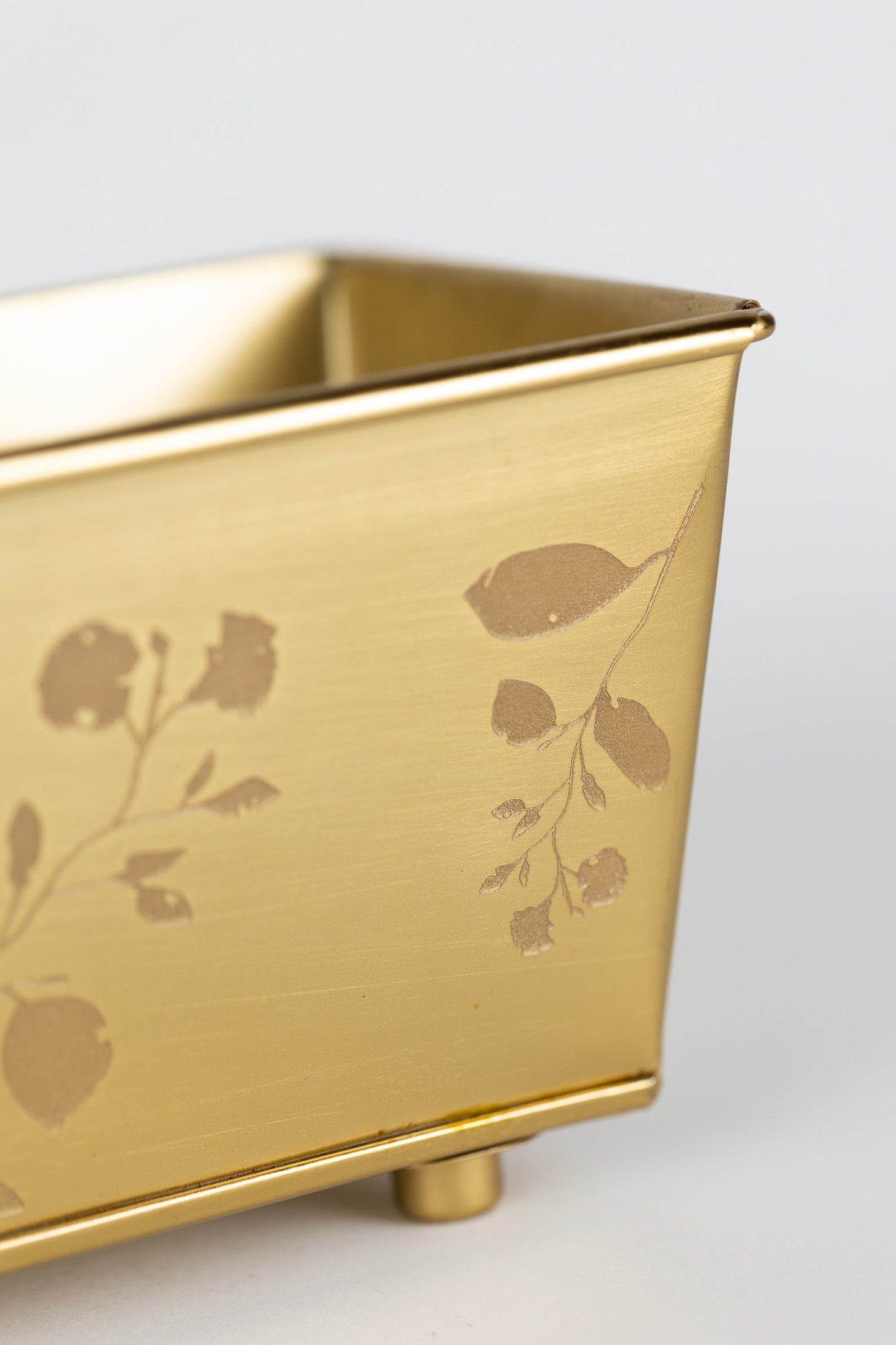 Planter rect windowsill leaves iron 18Lx4.5H brass