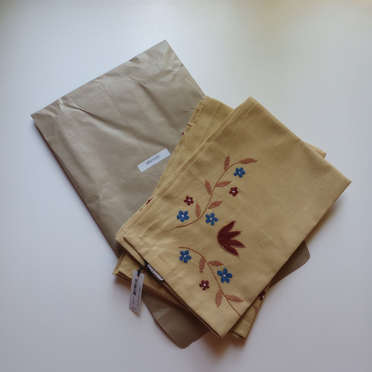 Napkin embroidered M/4 flrl cttn 20sq beige/rd/blu