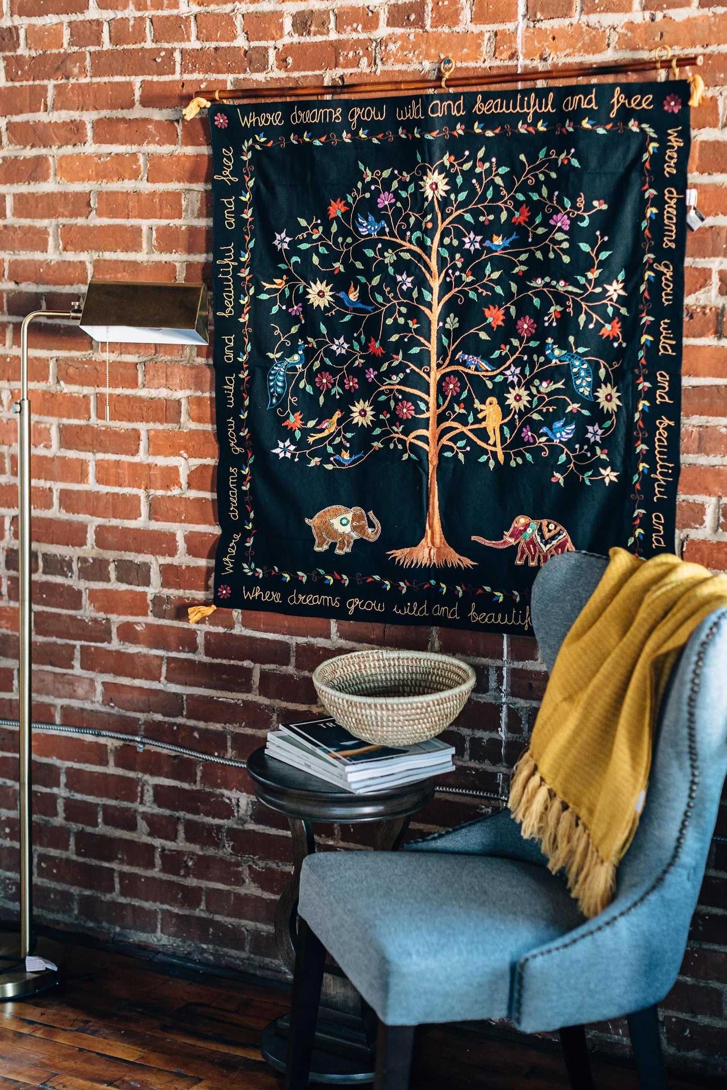 Wall hanging emb tree/life 40x40 blk/multi