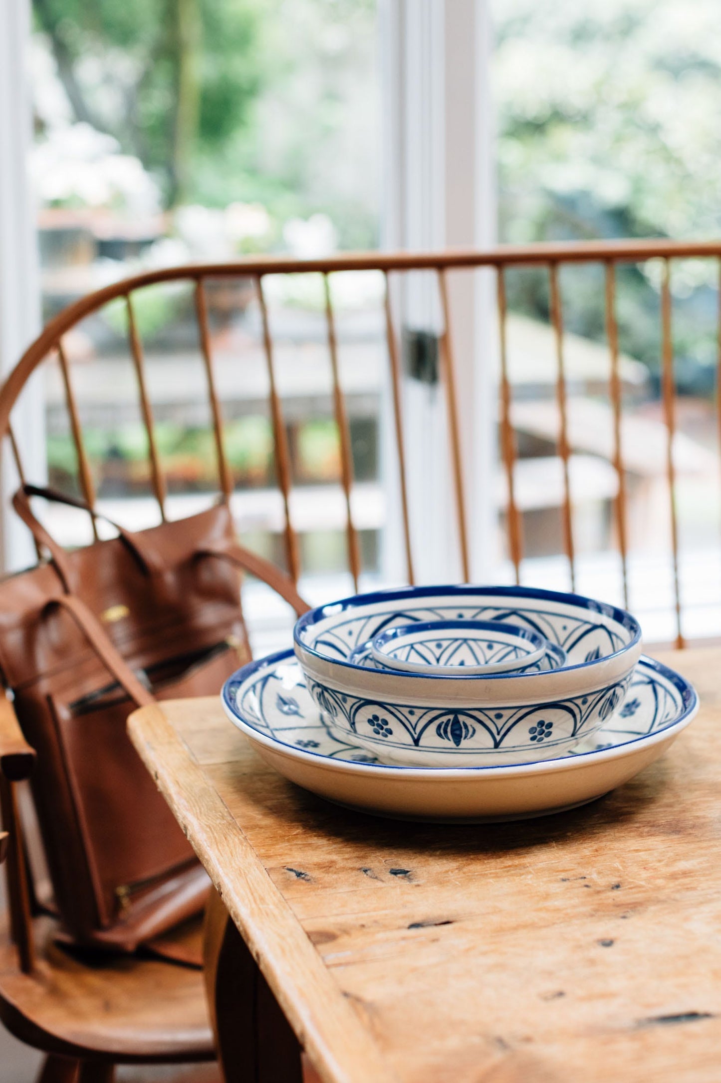 Bowl center flower ceramic 6.5Dx2H blue/white