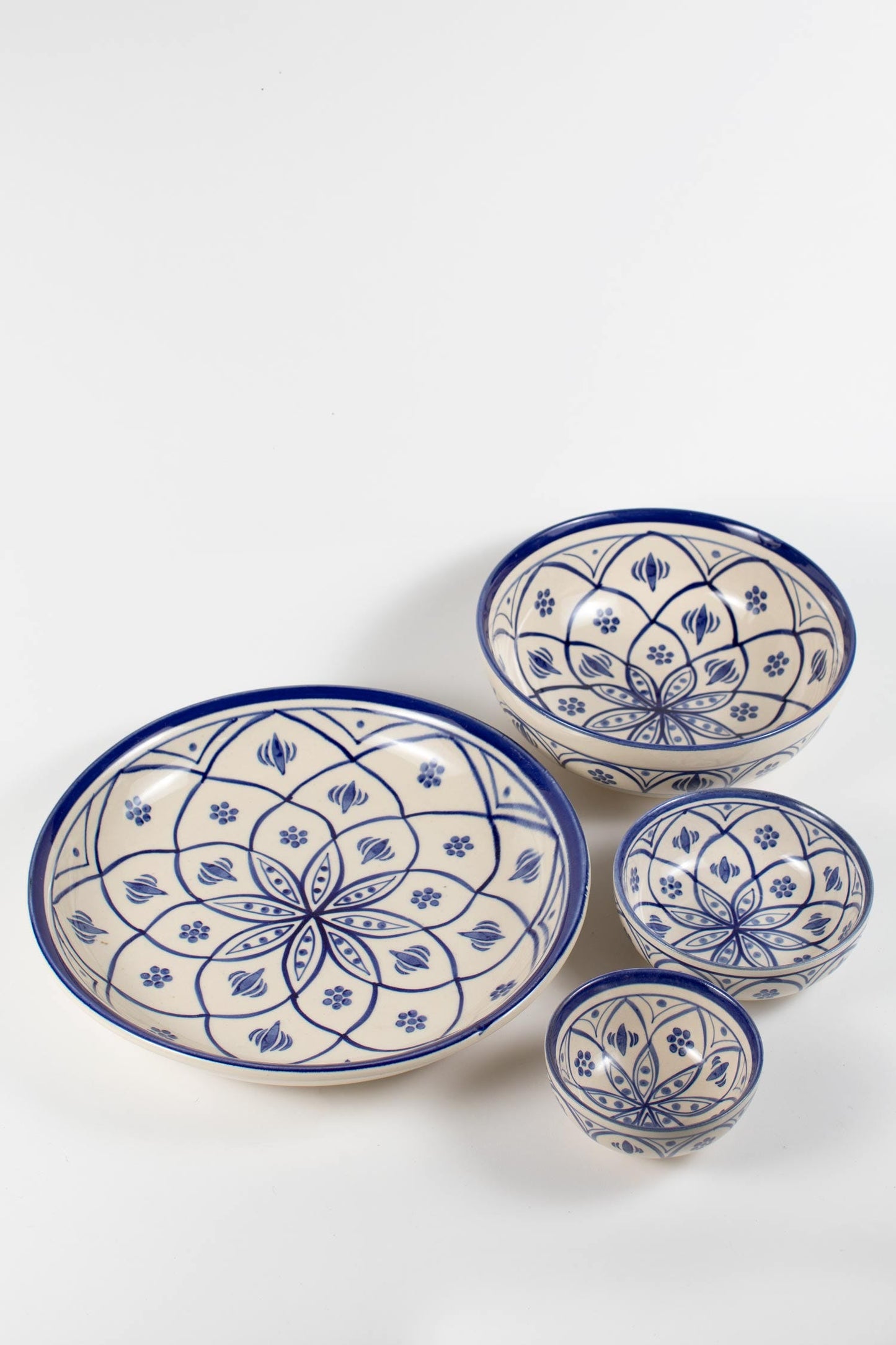 Bowl center flower ceramic 6.5Dx2H blue/white