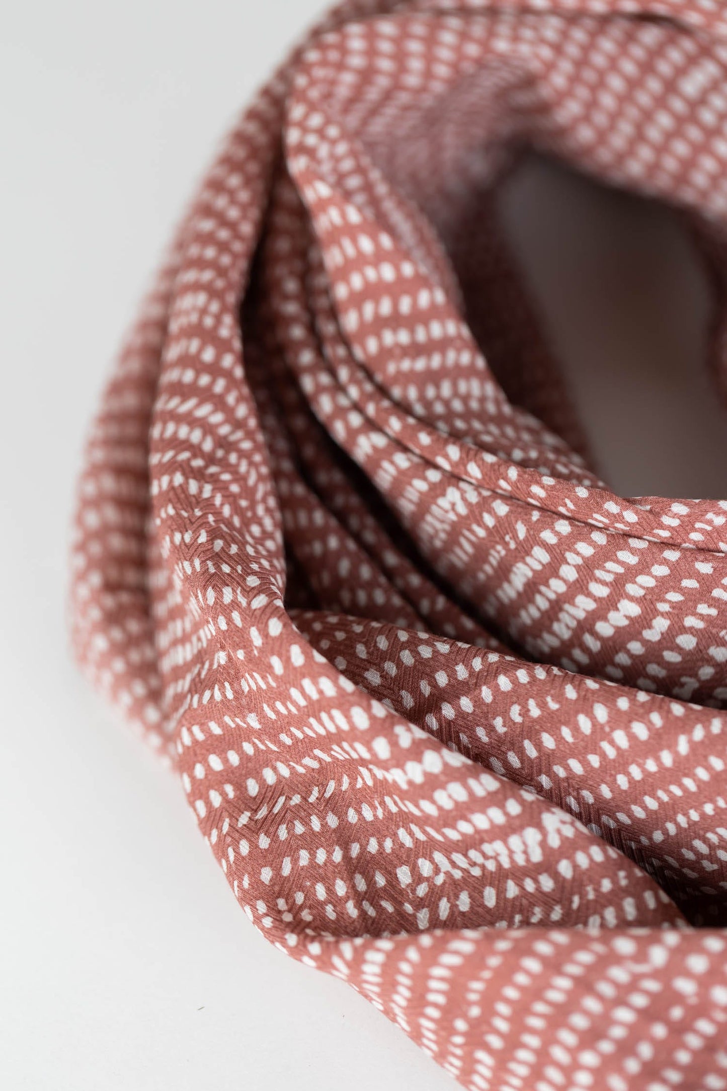 Scarf small dots banana fiber 72x21 burgundy/white