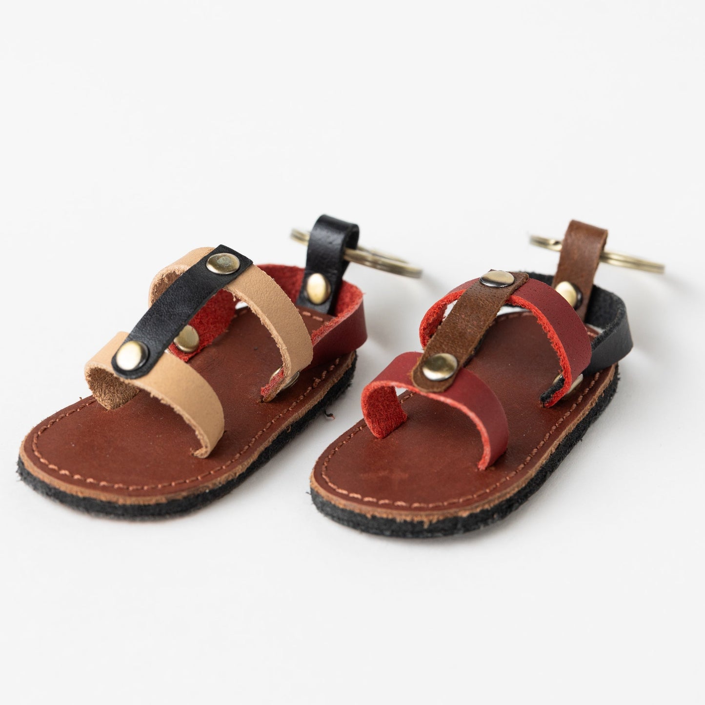 Keychain sandal M/3 leather/brass 3L blk/asst