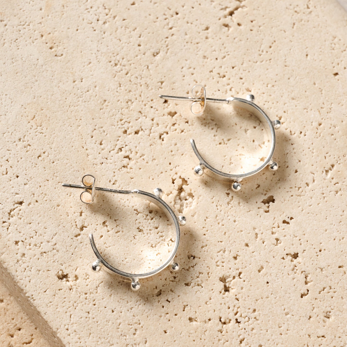 Earrings post studded hoop br/silv pltd .75D silv