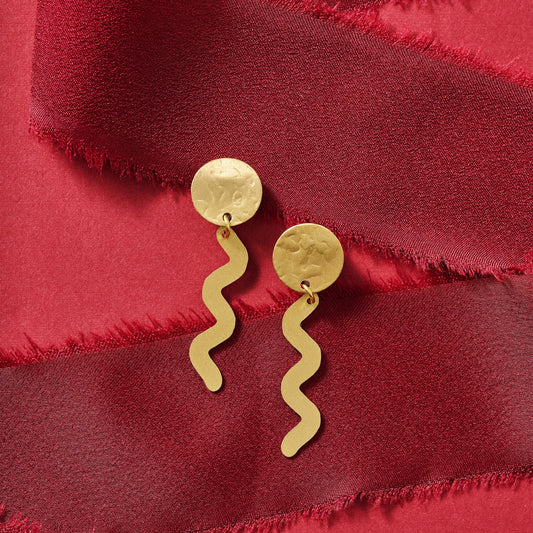 Earrings post snakes hammered brass 2L gold