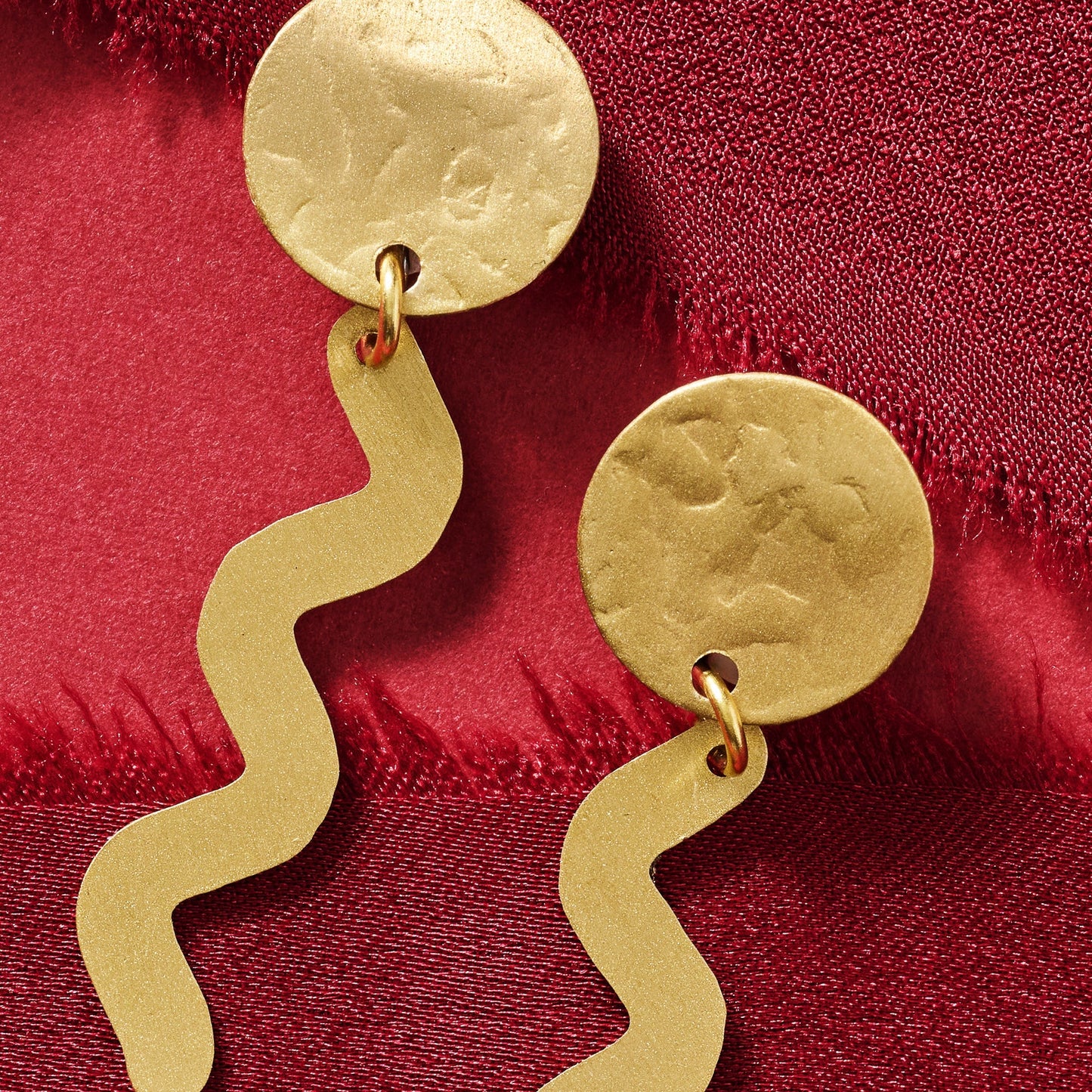 Earrings post snakes hammered brass 2L gold