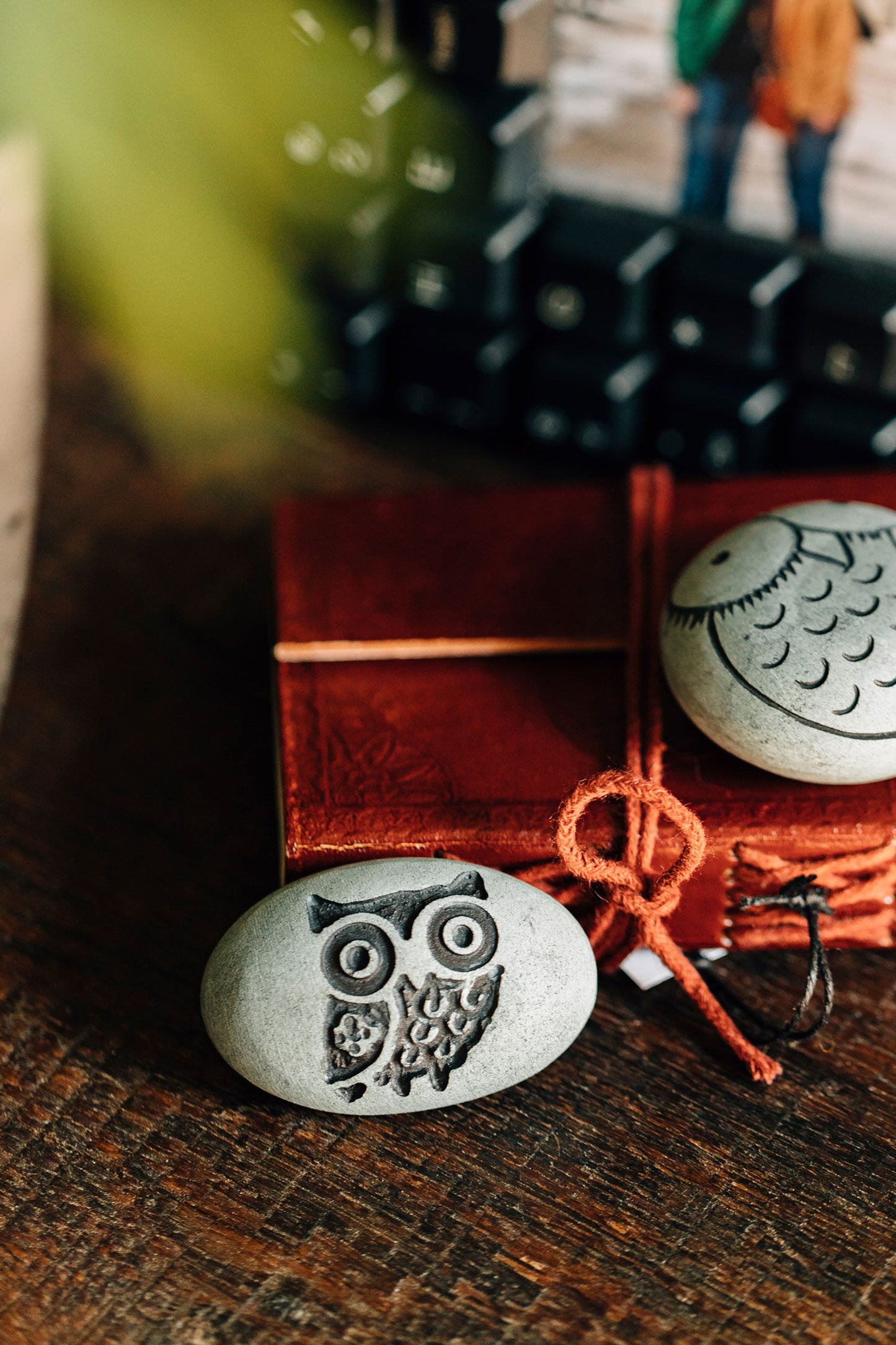 Paperweight owl M/5 carved stone 2x1.5 gray/black