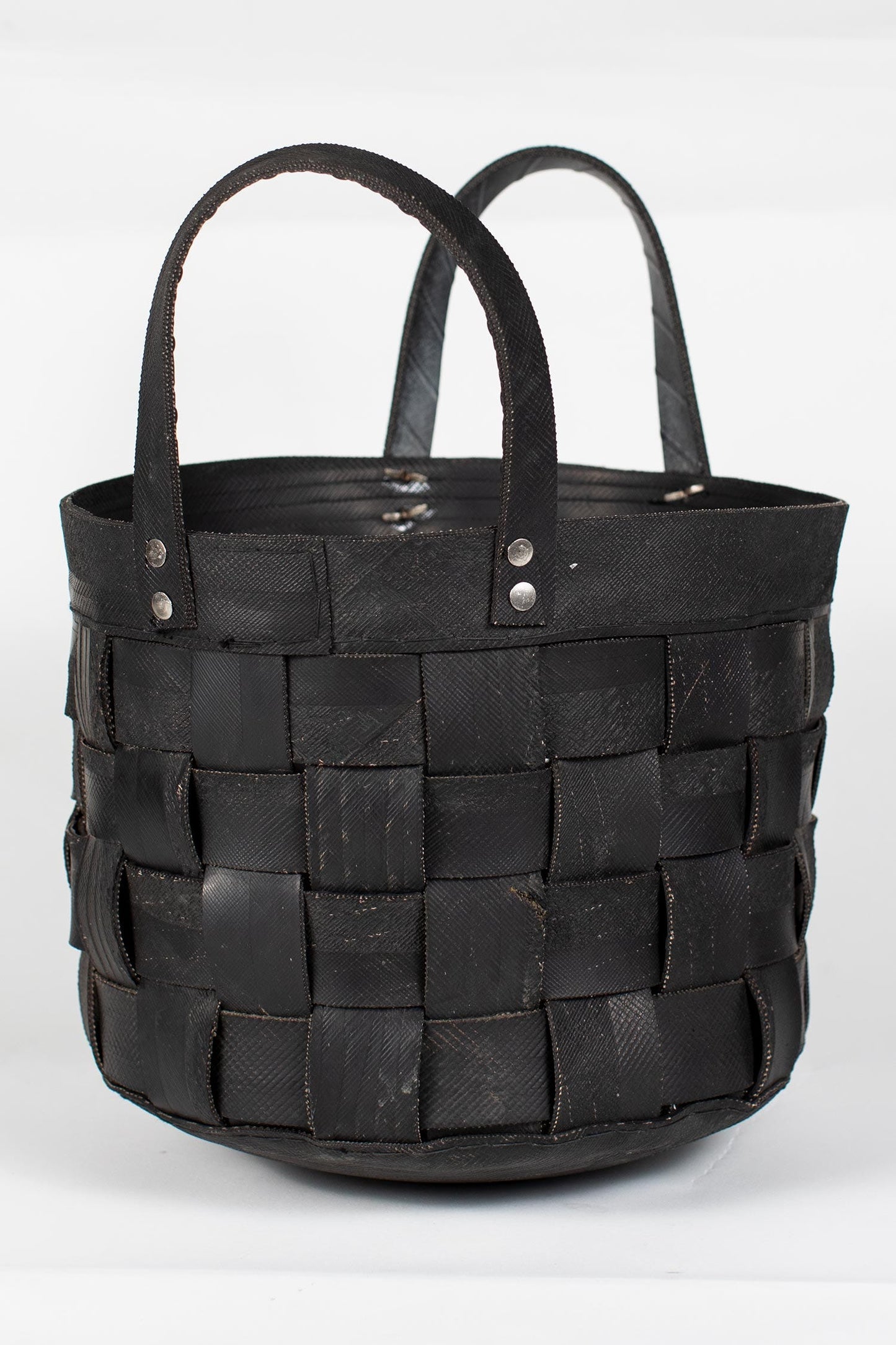 Tote w/handles woven recycled tire 12Dx10H black