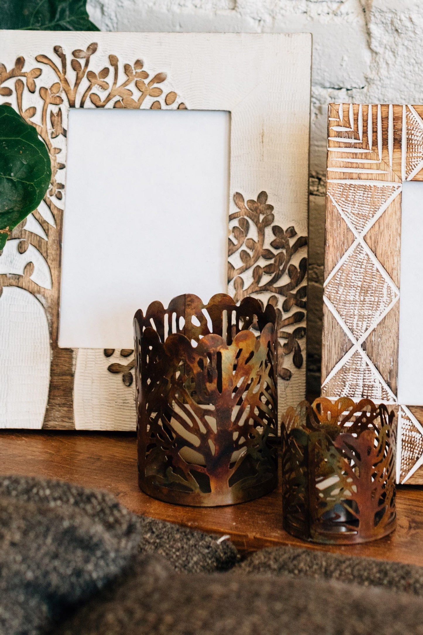 Candle holder crcl of trees M/2 mtl 2.5Dx2.5H cppr