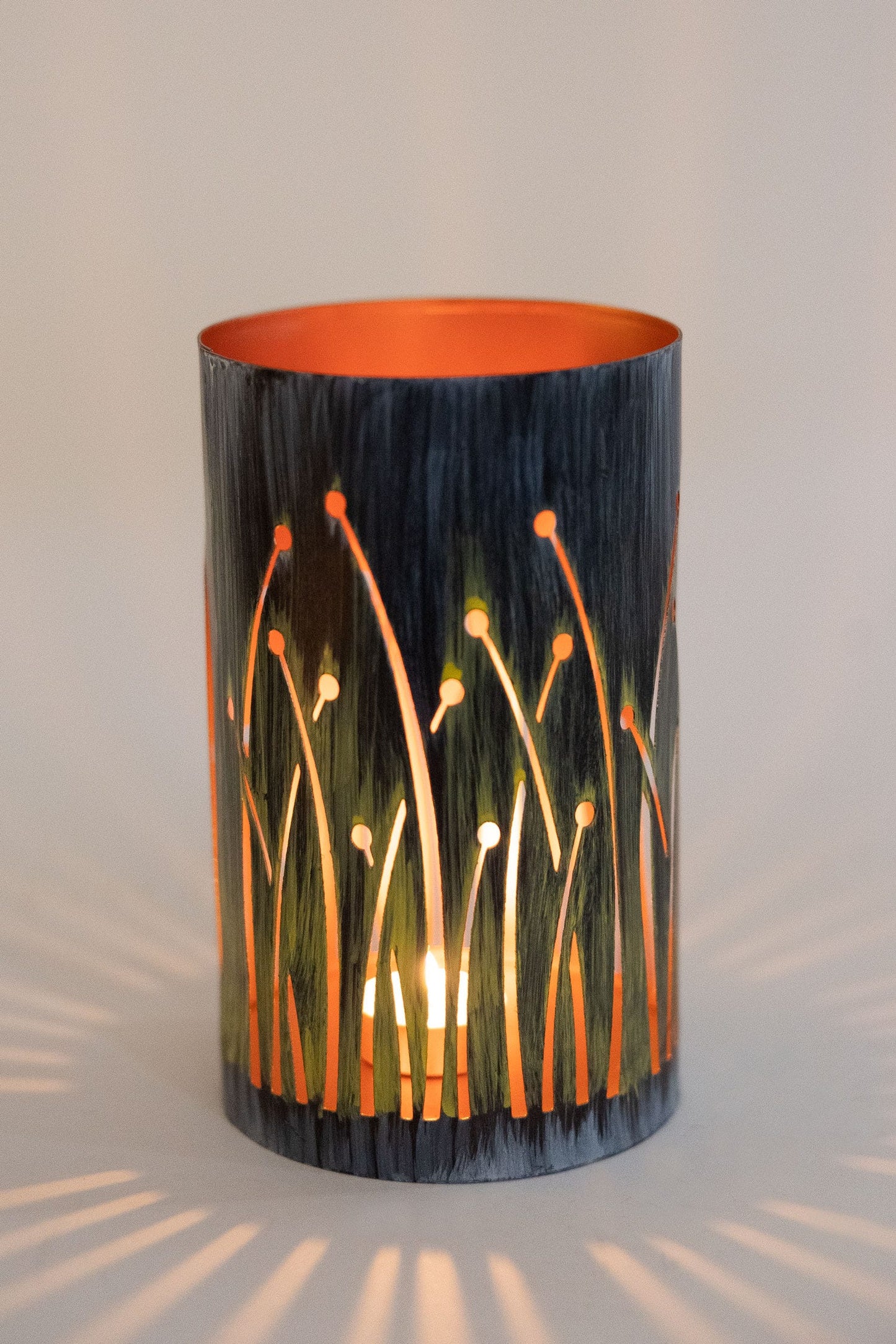 Candleholder seagrass iron 4.75Dx8H yel/gray