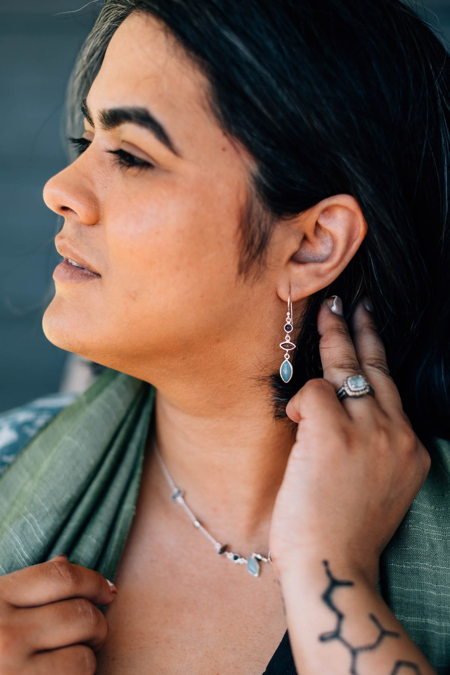 Earrings 3 linked stones silver 2L aqua/brn/silv