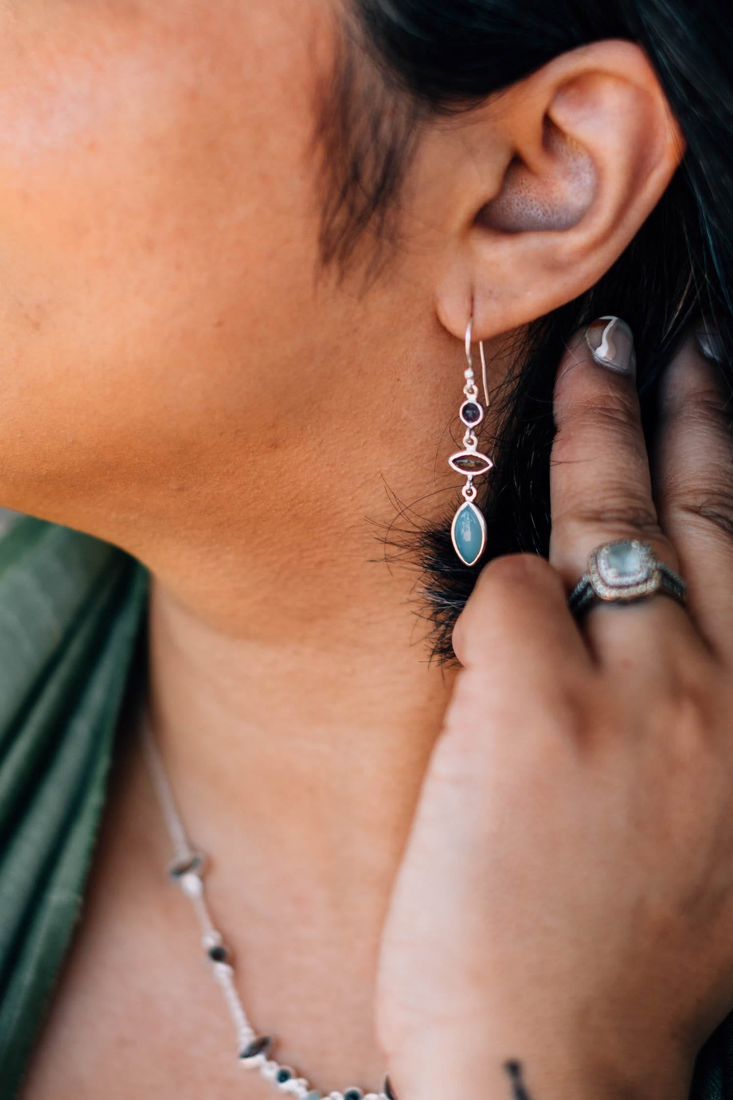Earrings 3 linked stones silver 2L aqua/brn/silv