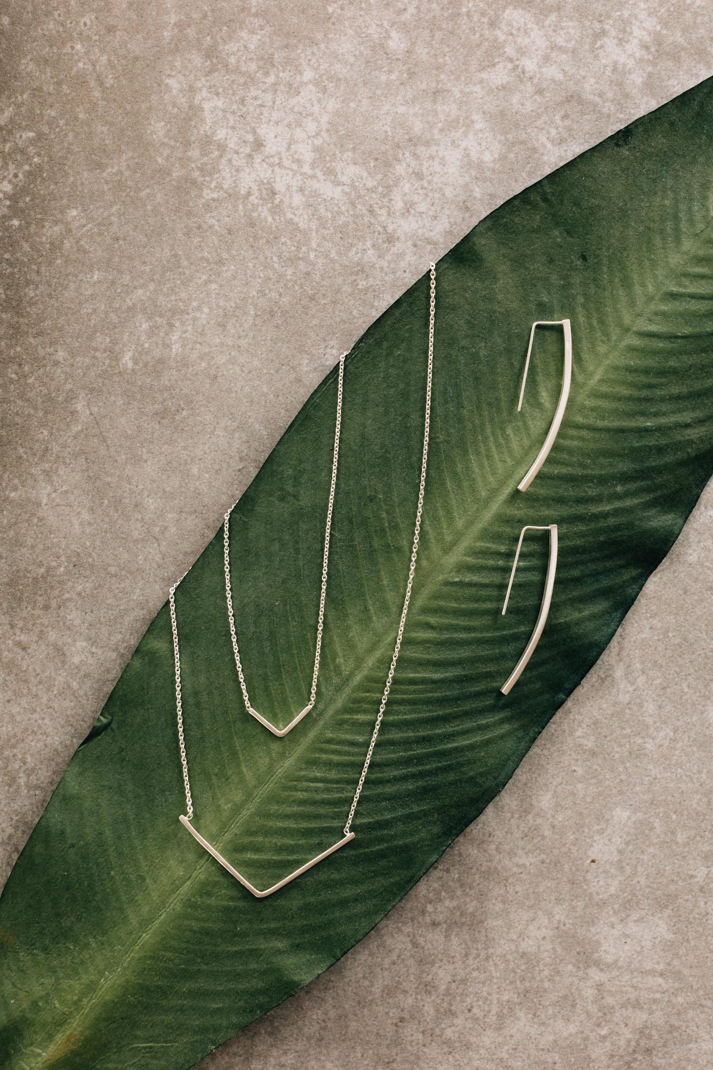 Earrings pull thru long curved bar brass 2L silver