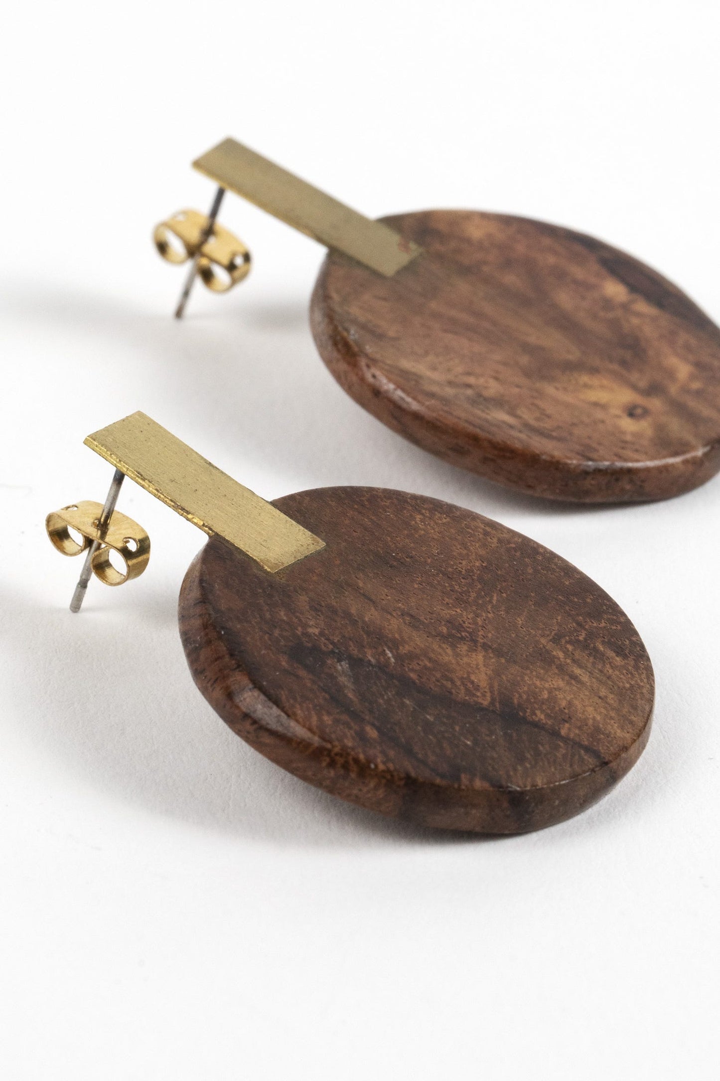 Earrings post disc/bar wood/brass 1.5L brn/brass