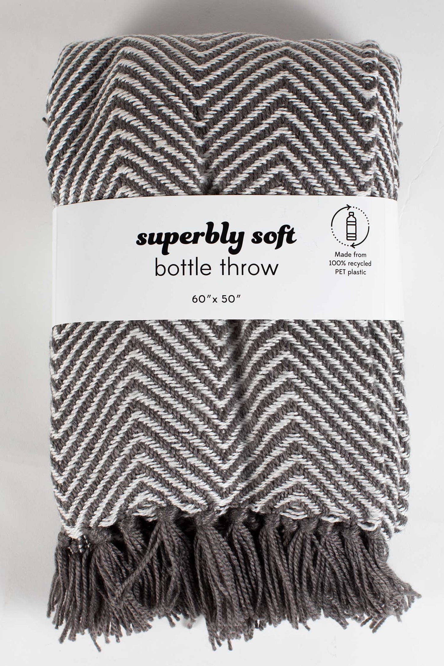 Throw zigzag w/fringes PET yarn 60X50 gray/cream
